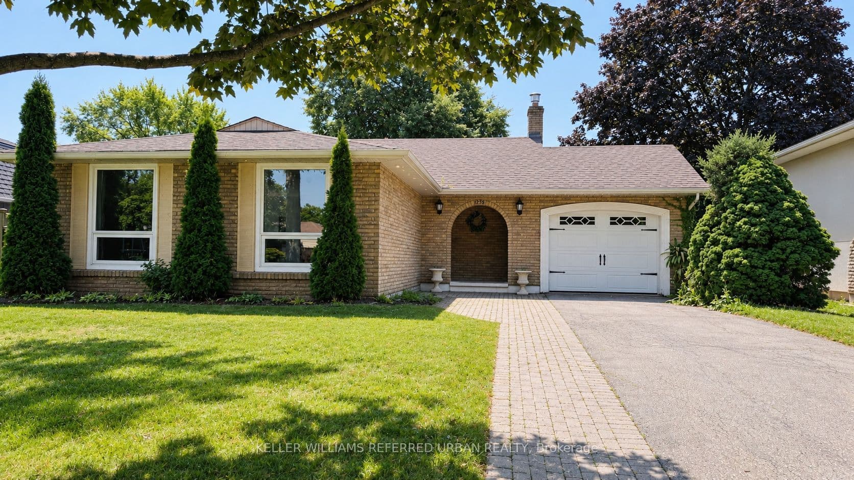 2255 Urwin Crescent, Oakville, ON L6L 2T3