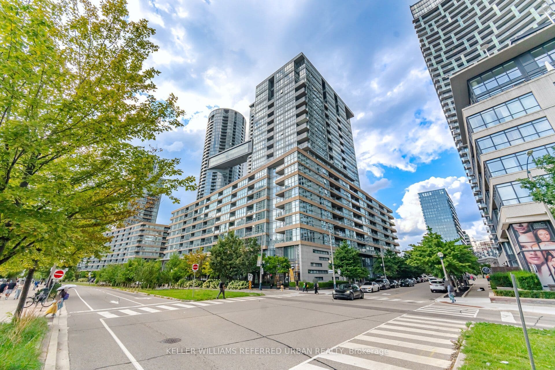 10 Capreol Court 1707, Toronto, ON M5V 4B3