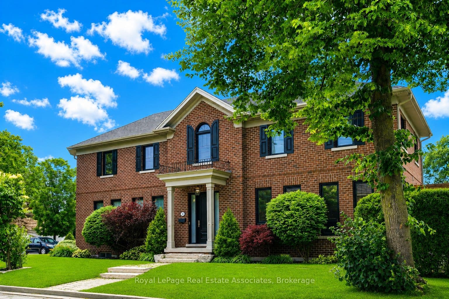 32 Jopling Avenue N, Toronto, ON M9B 4E7