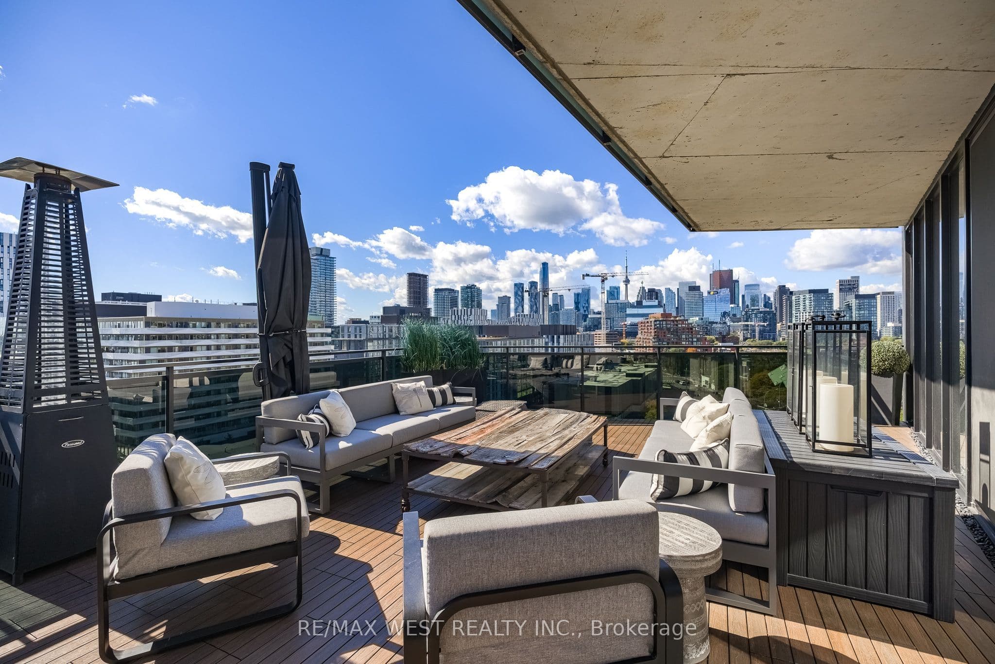 21 Lawren Harris Square 1002, Toronto, ON M5A 0T4