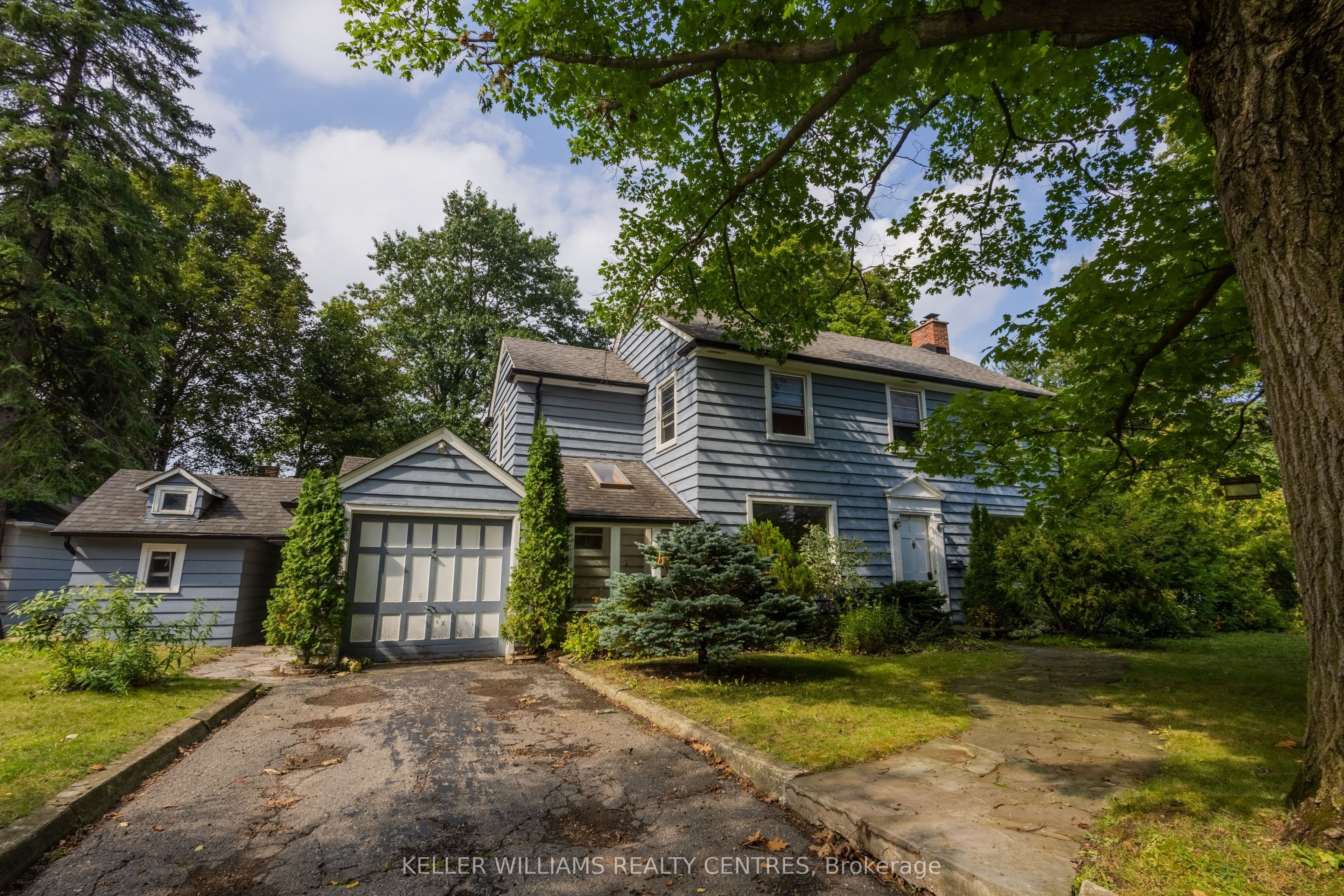 34 Cousins Drive, Aurora, ON L4G 1B4