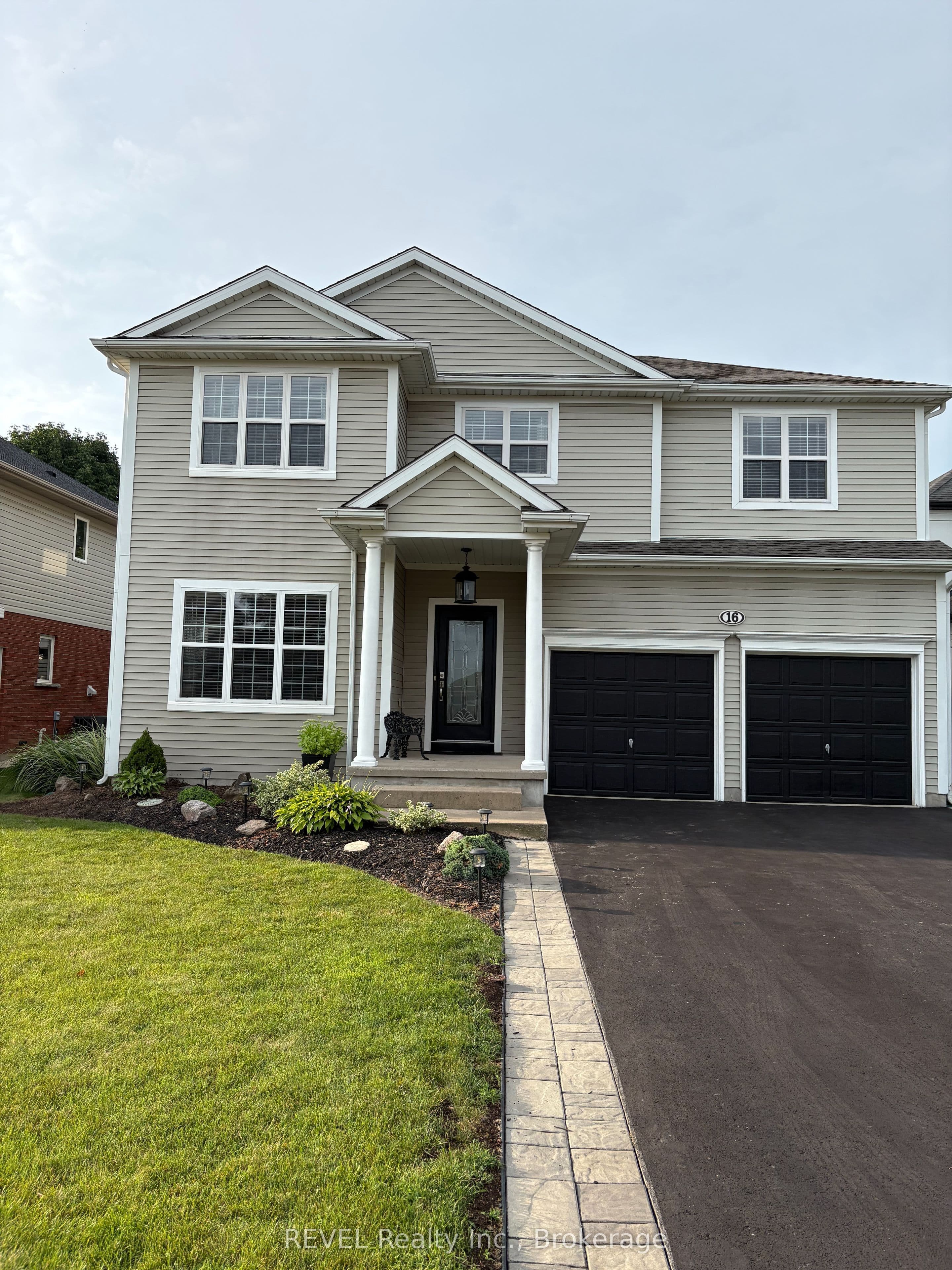 16 Maracay Way, St. Catharines, ON L2W 1C5