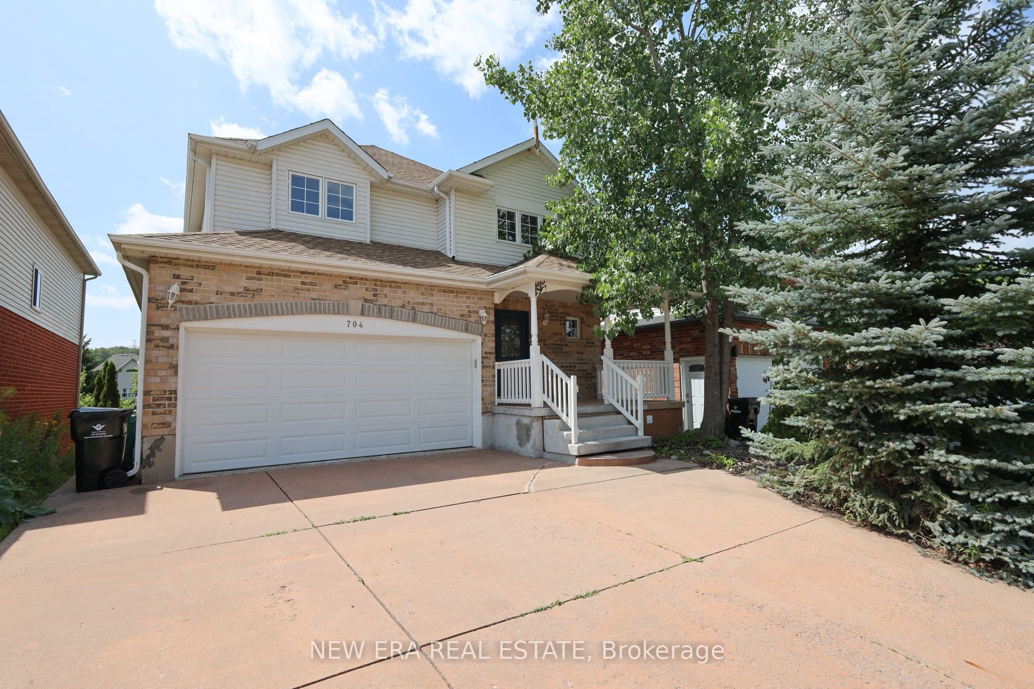704 Brandenburg Boulevard, Waterloo, ON N2T 2V4