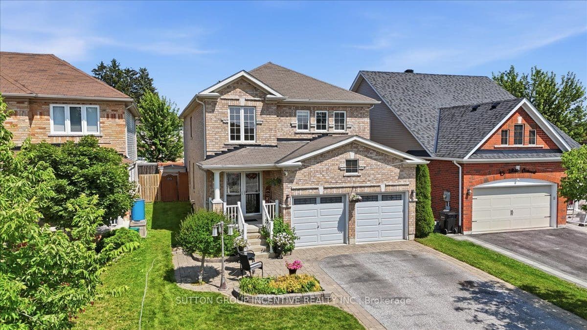 17 White Crescent, Barrie, ON L4N 5Z9