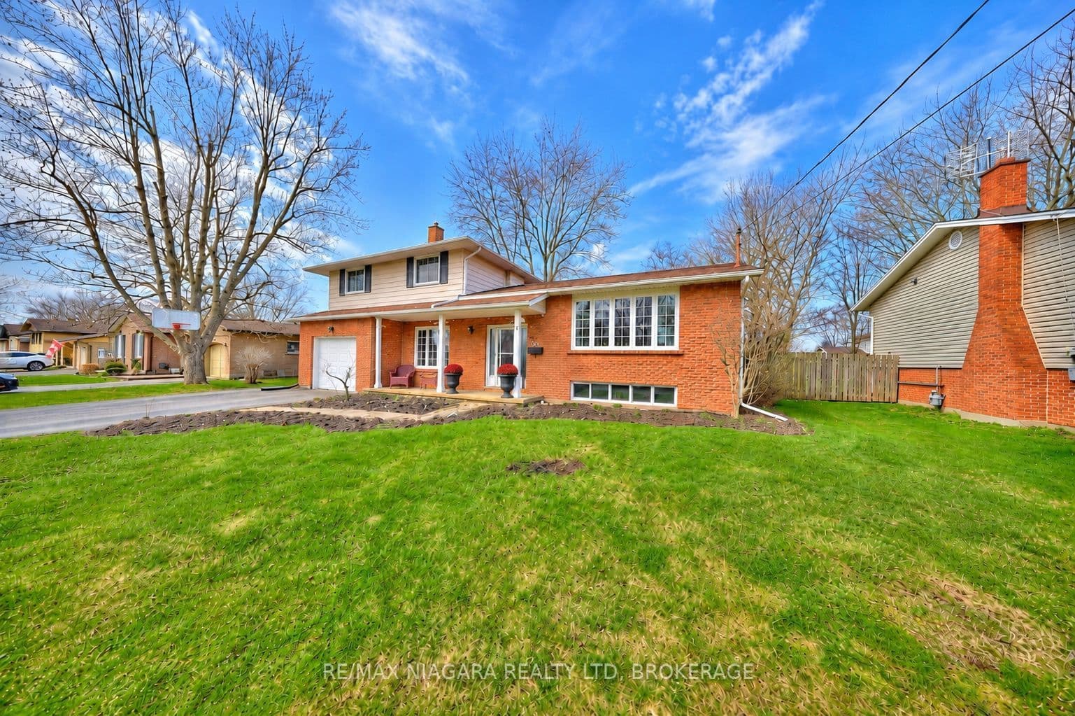 953 Grandview Road, Fort Erie, ON L2A 5R4