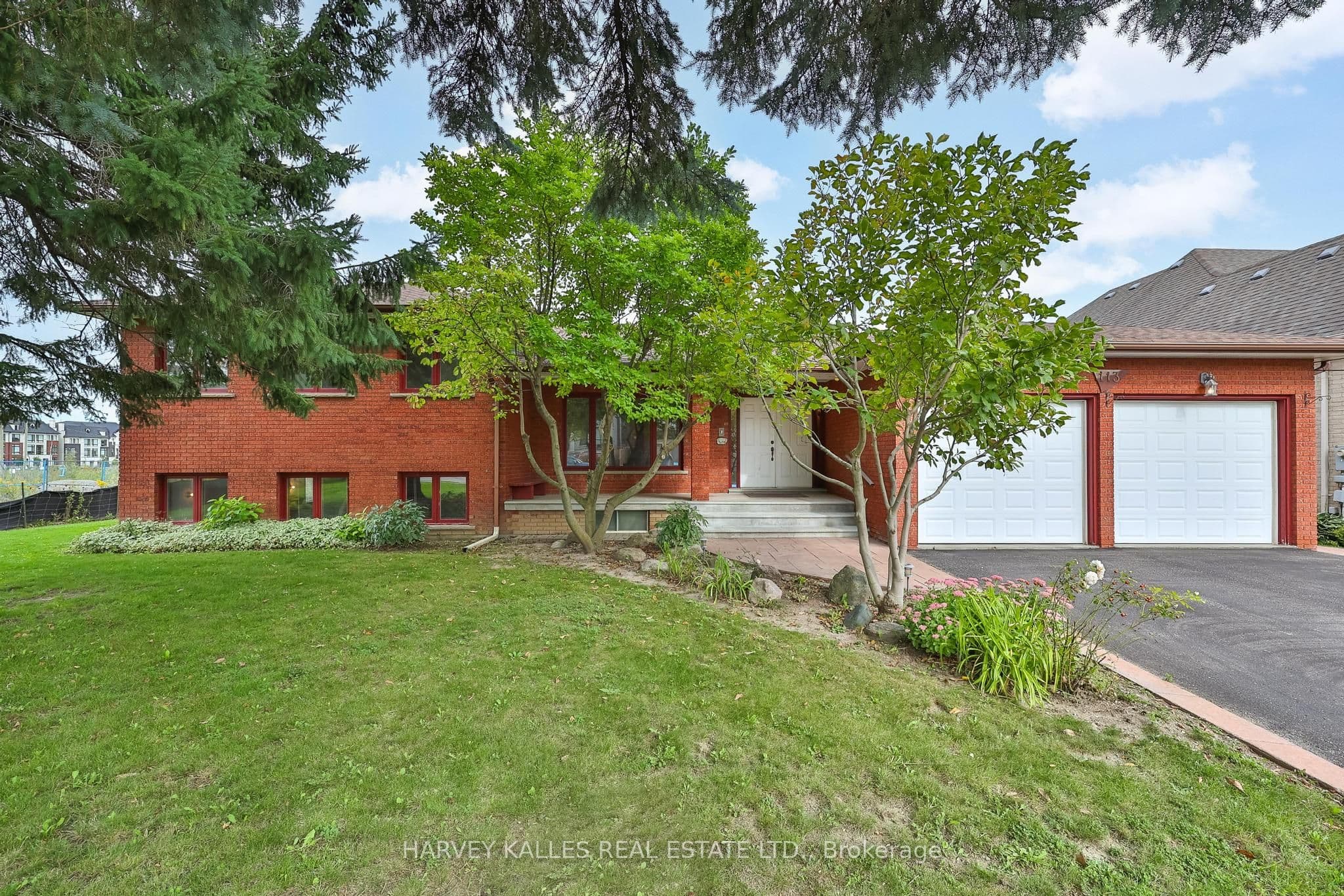 113 Bond Crescent, Richmond Hill, ON L4E 3K9