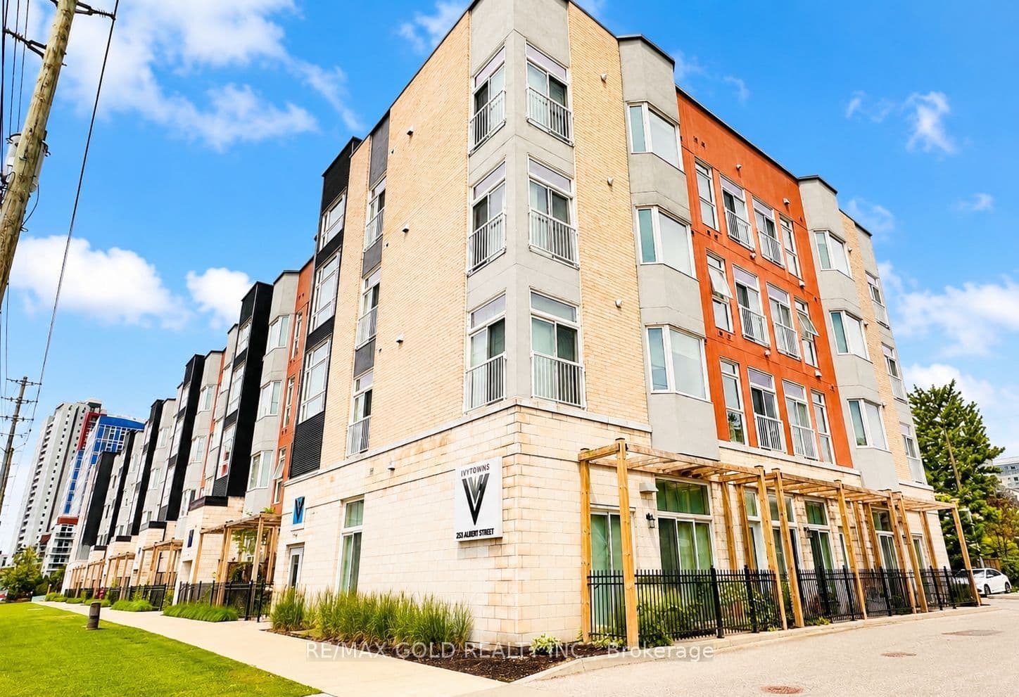 253 Albert Street 112, Waterloo, ON N2L 0G3