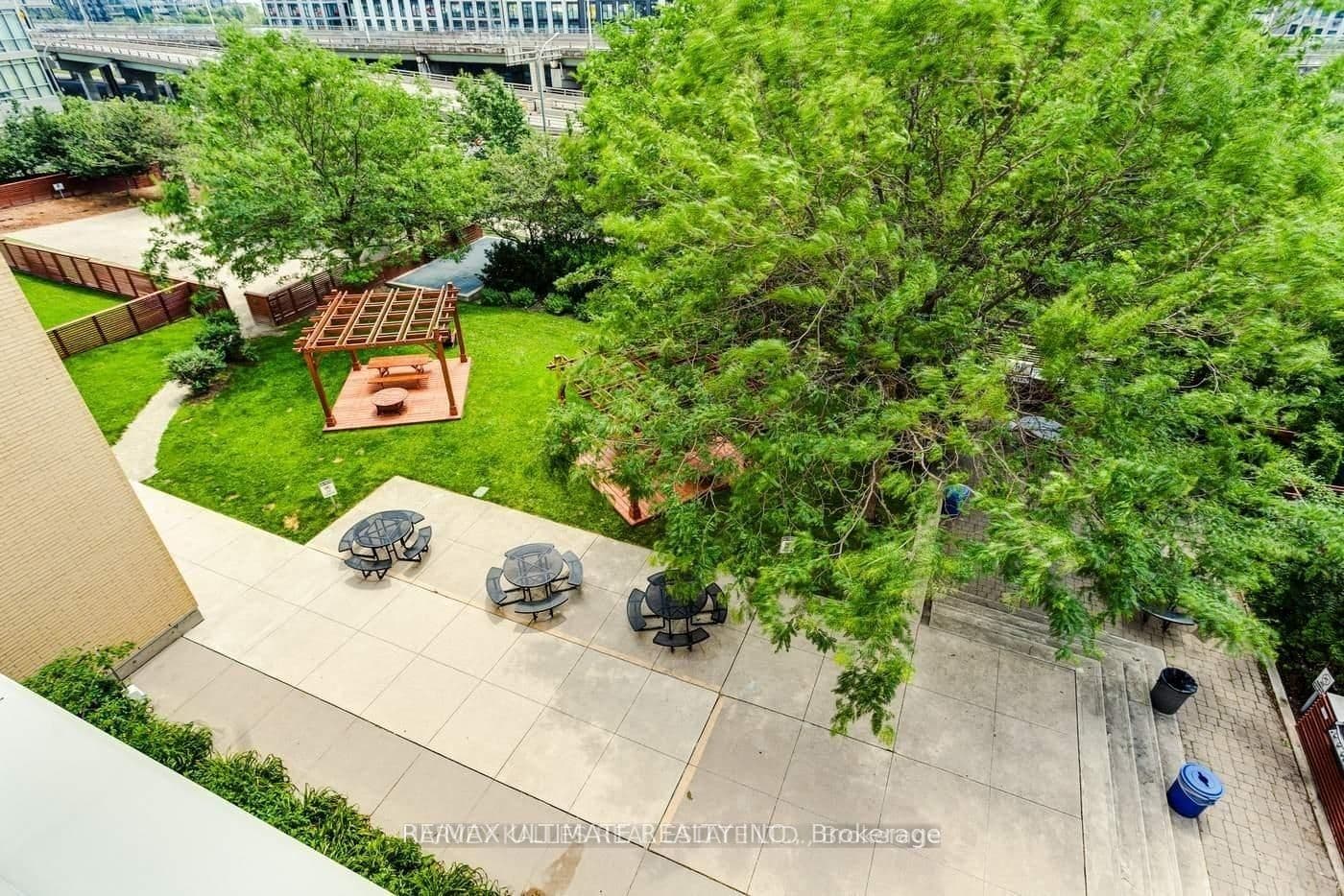 35 Mariner Terrace 1812, Toronto, ON M5V 3V9