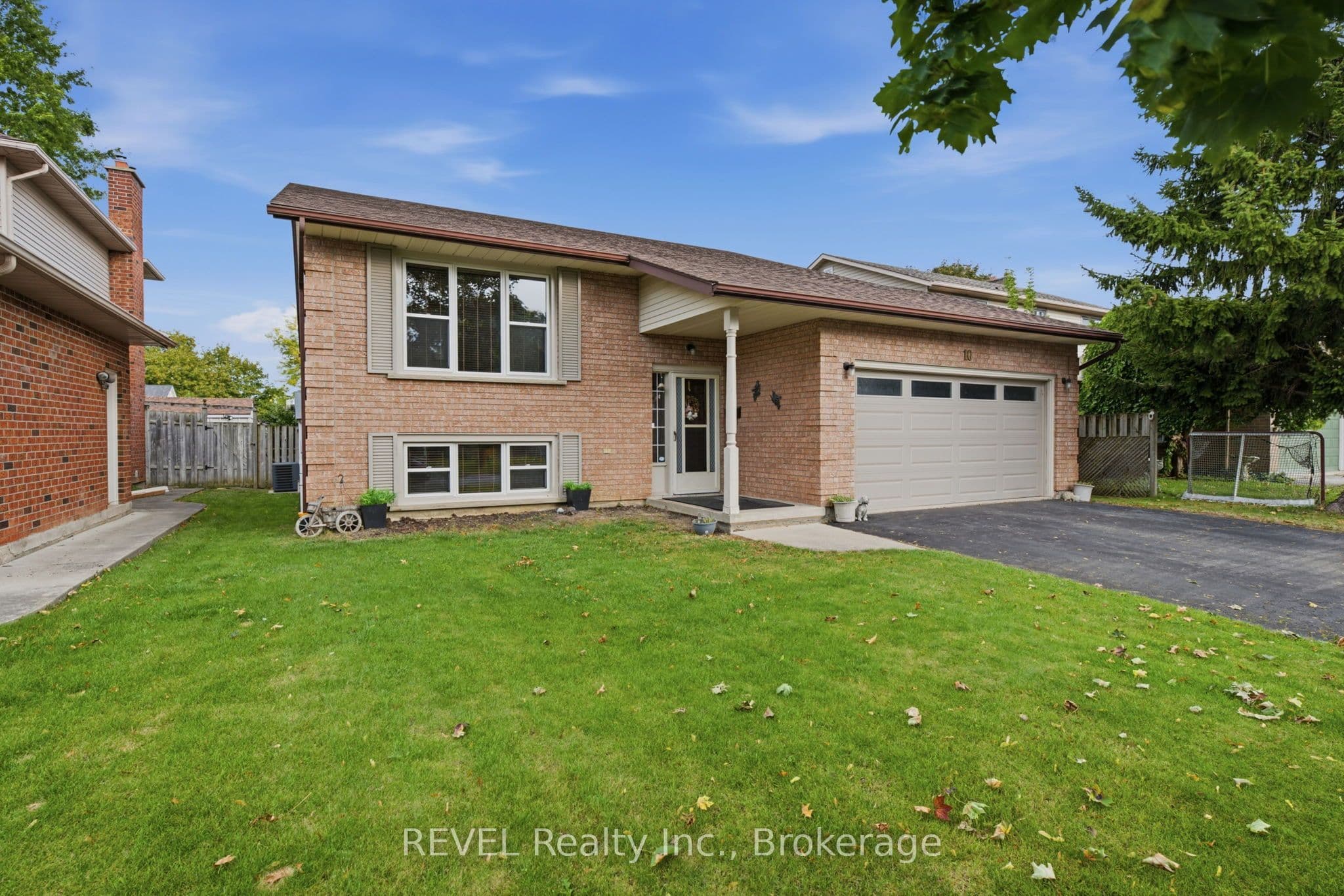 10 Michelle Drive, St. Catharines, ON L2S 3G7