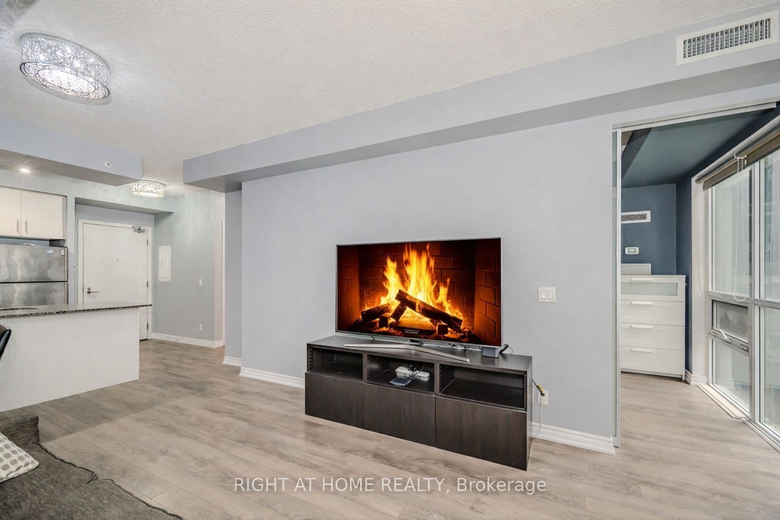 15 James Finlay Way 917, Toronto, ON M3M 0B3