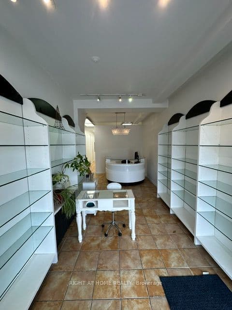 2400 Kingston Road, Toronto, ON M1N 1V2