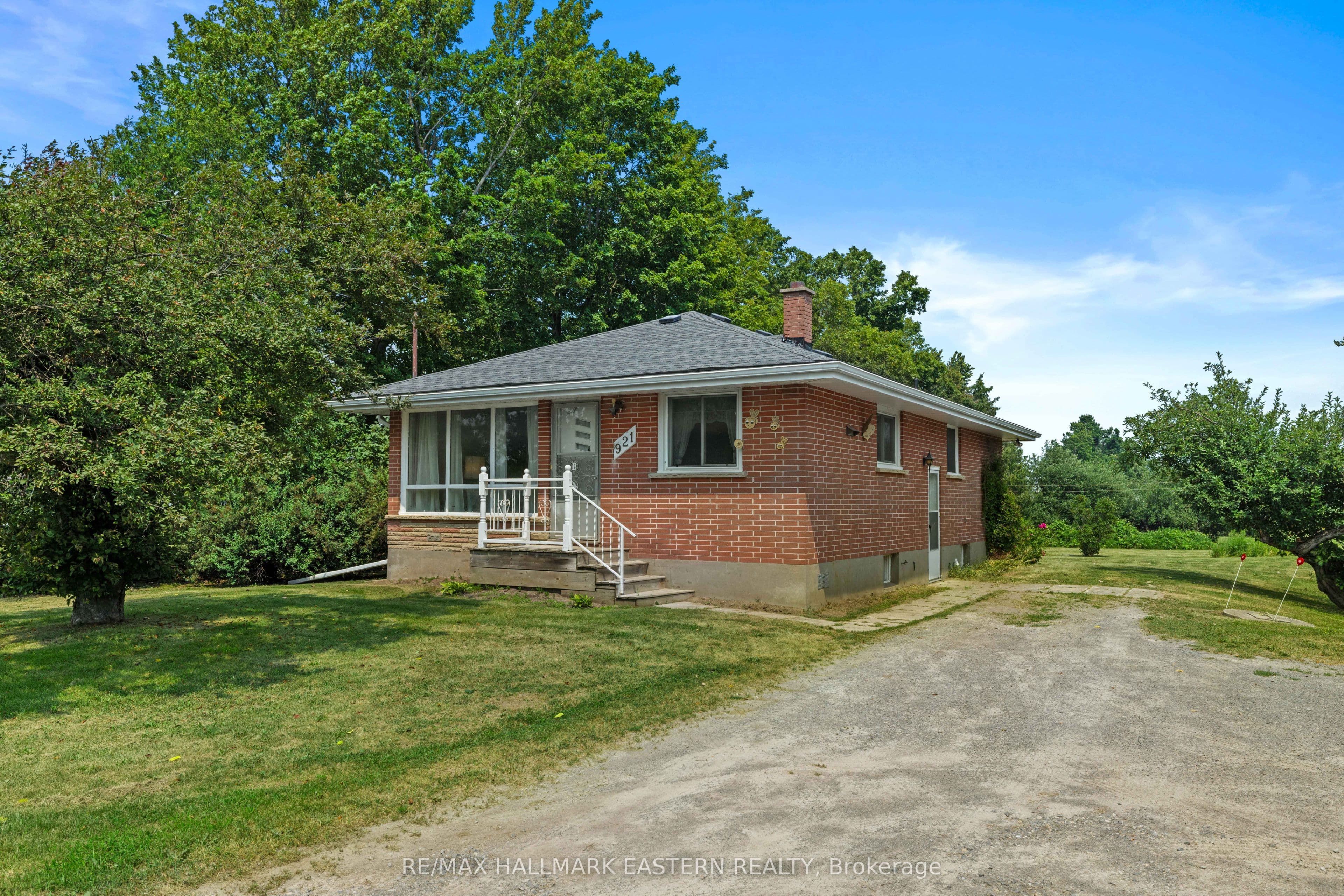 921 Robinson Road, Selwyn, ON K0L 1T0