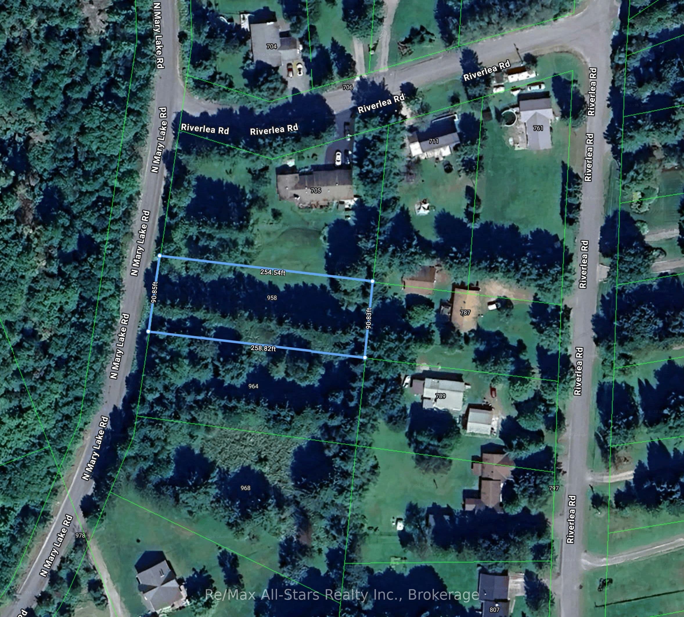 958 North Mary Lake Road, Huntsville, ON P1H 1S4