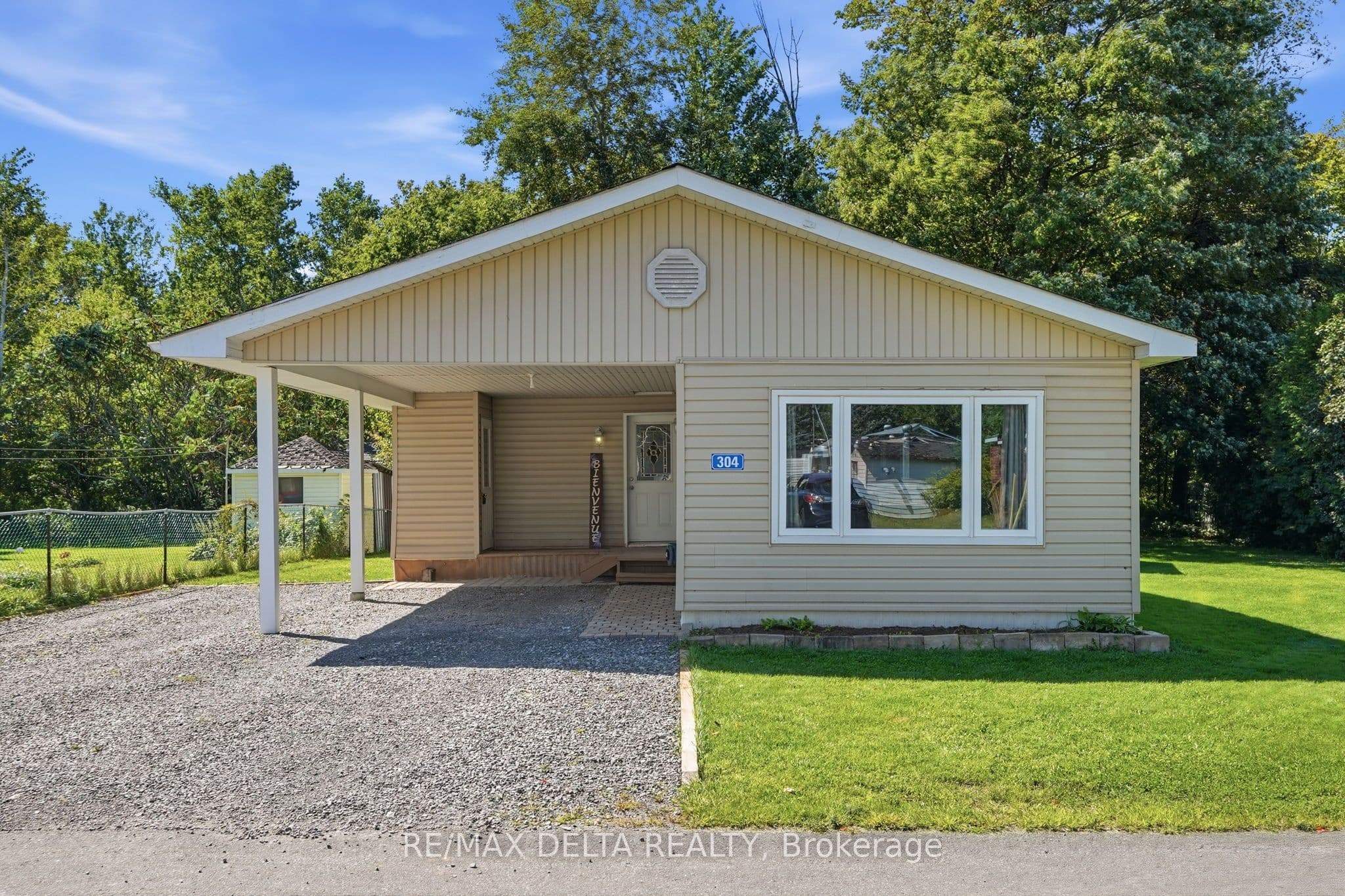 8250 County Road 17 Road 304, Clarence-Rockland, ON K4K 1K7