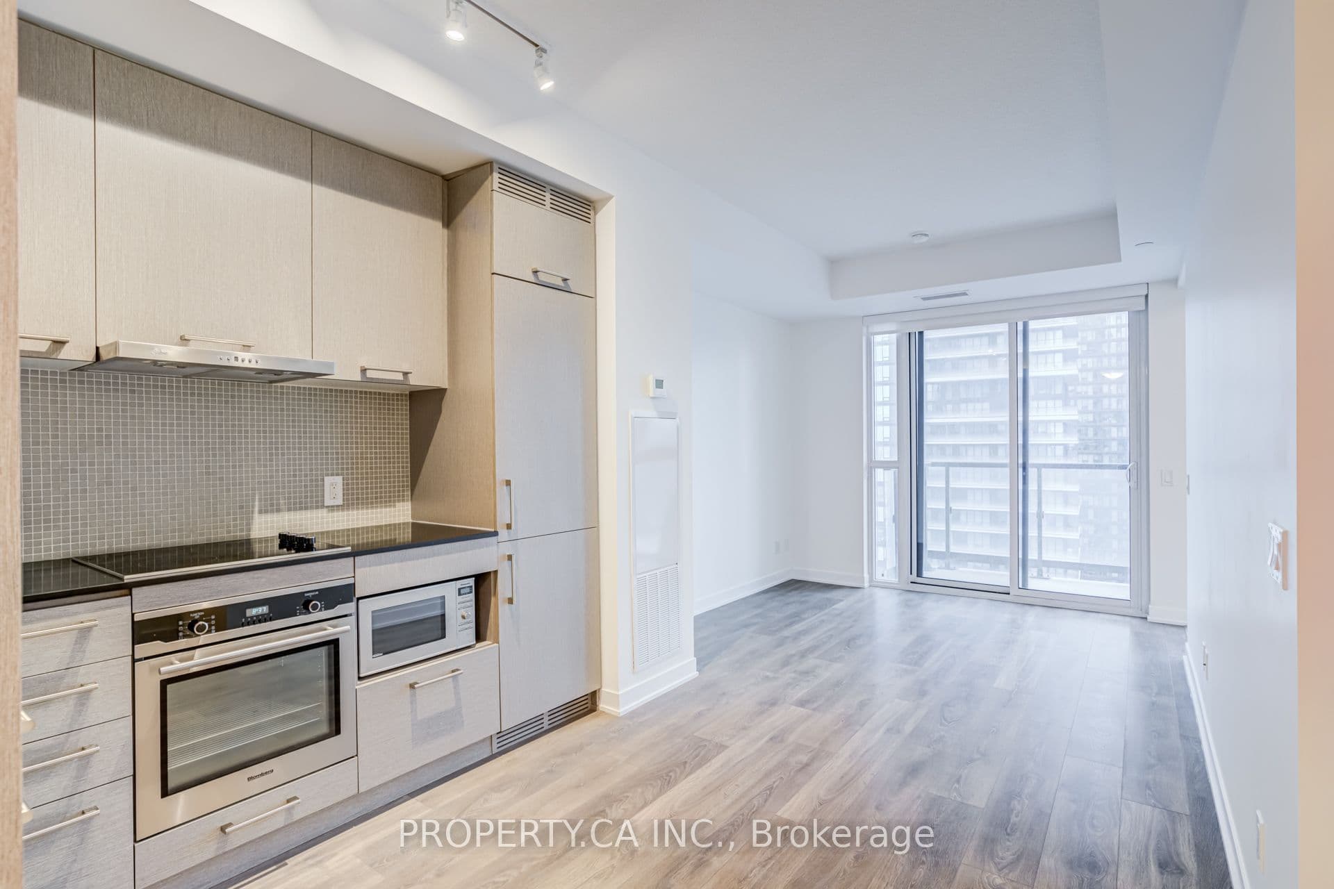 87 Peter Street 3715, Toronto, ON M5V 2G4