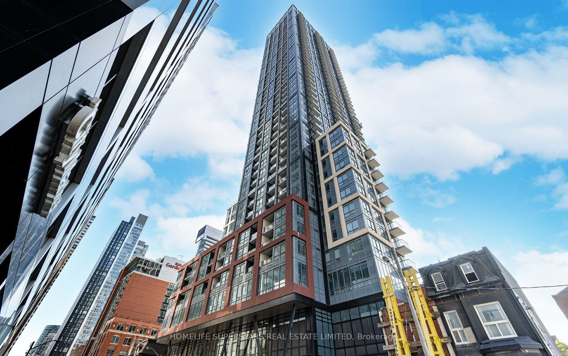 108 PETER Street 826, Toronto, ON M5V 2G7