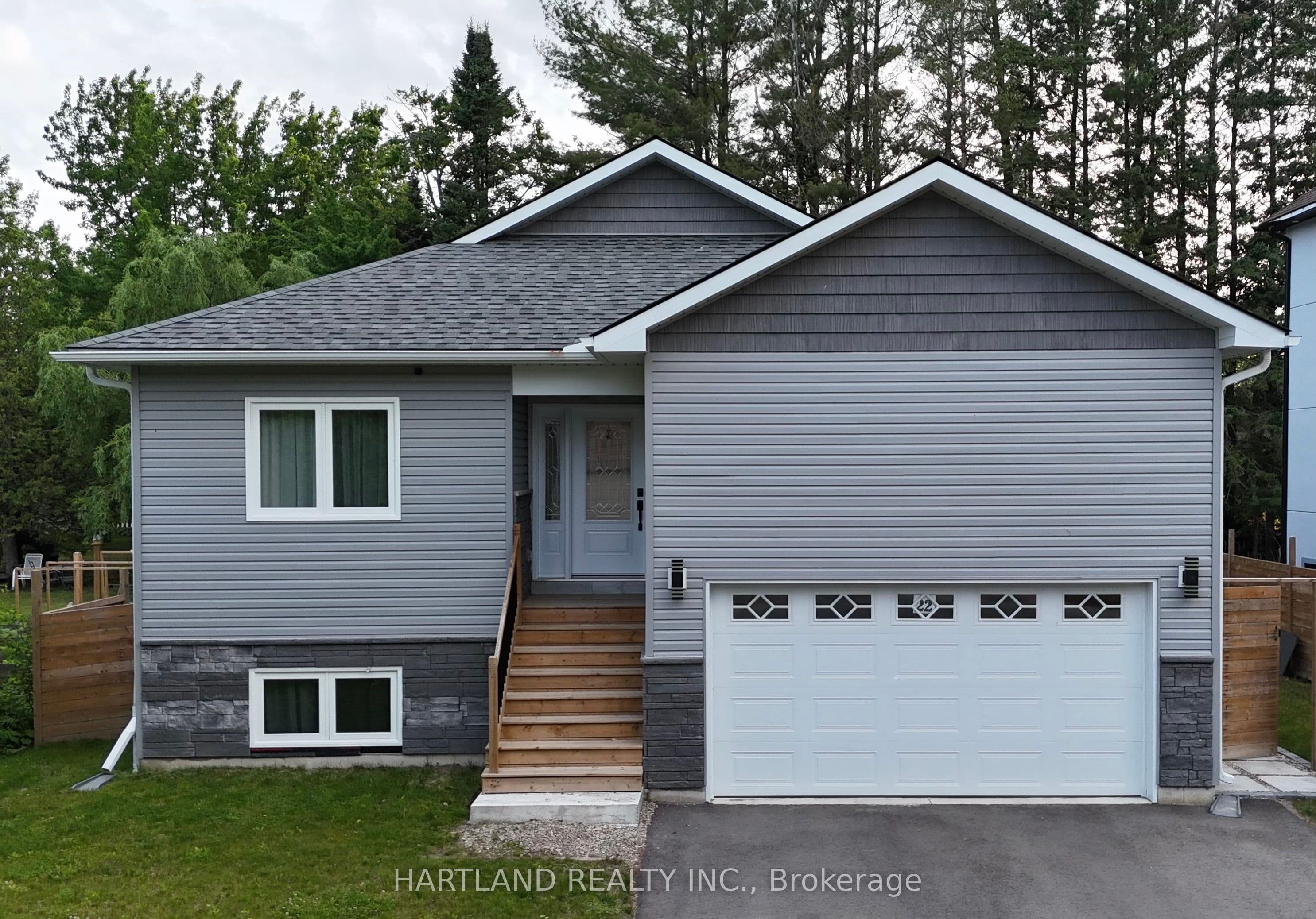 22 Berkely Street, Wasaga Beach, ON L9Z 2N6