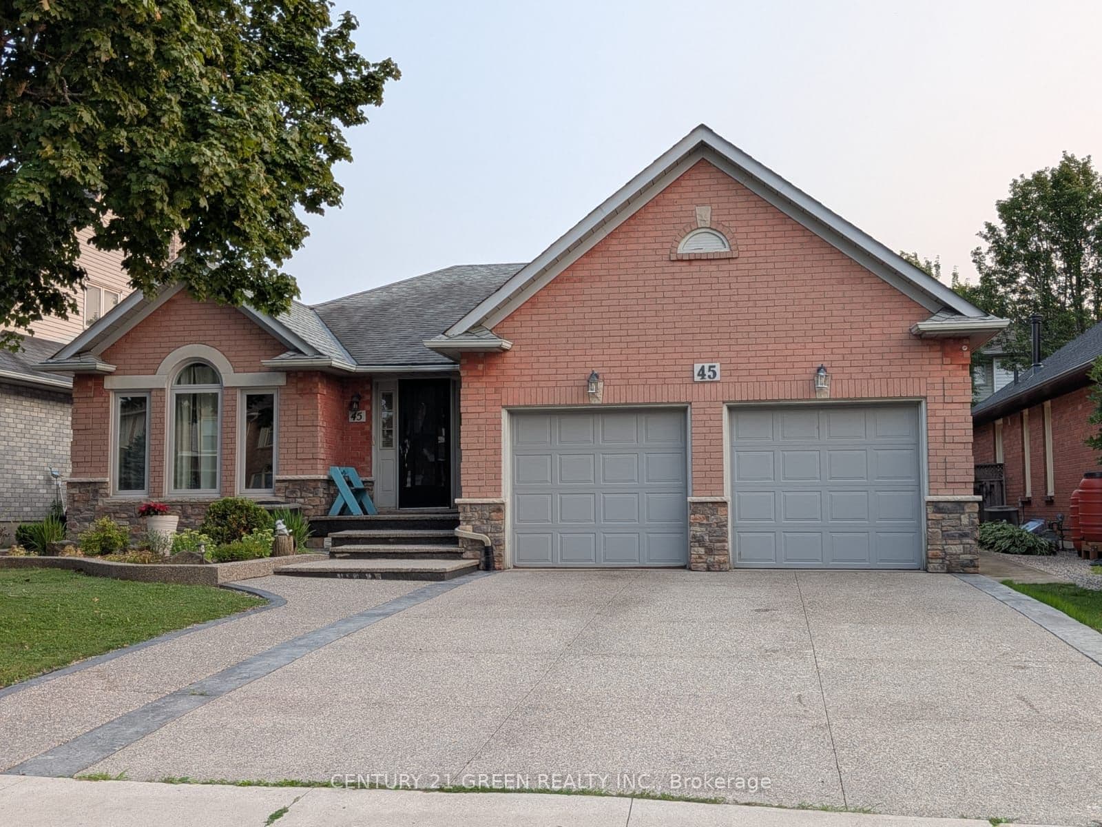 45 Caswell Drive Upper, Hamilton, ON L9C 7N3