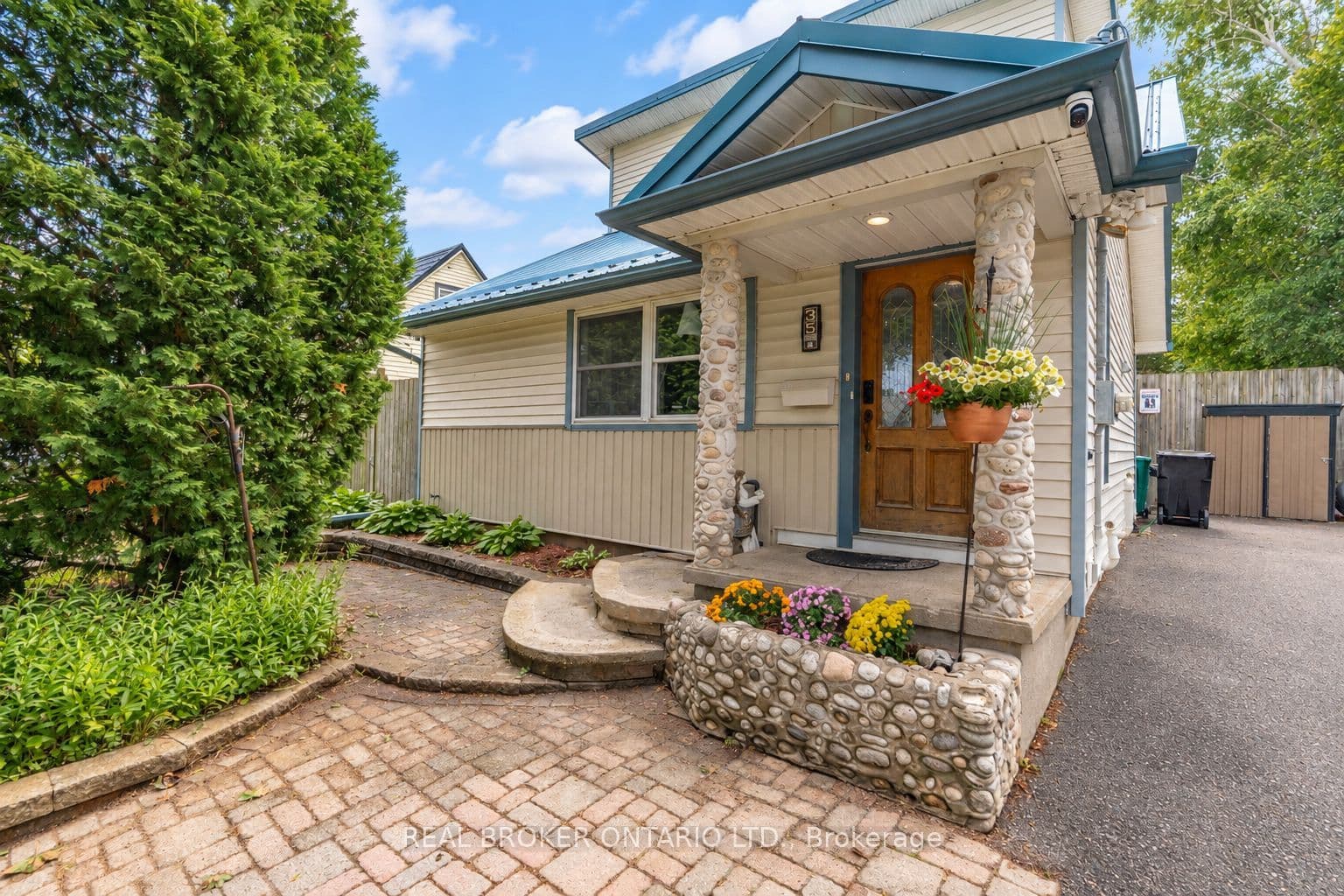 35 Perth Road, Kitchener, ON N2M 3G6