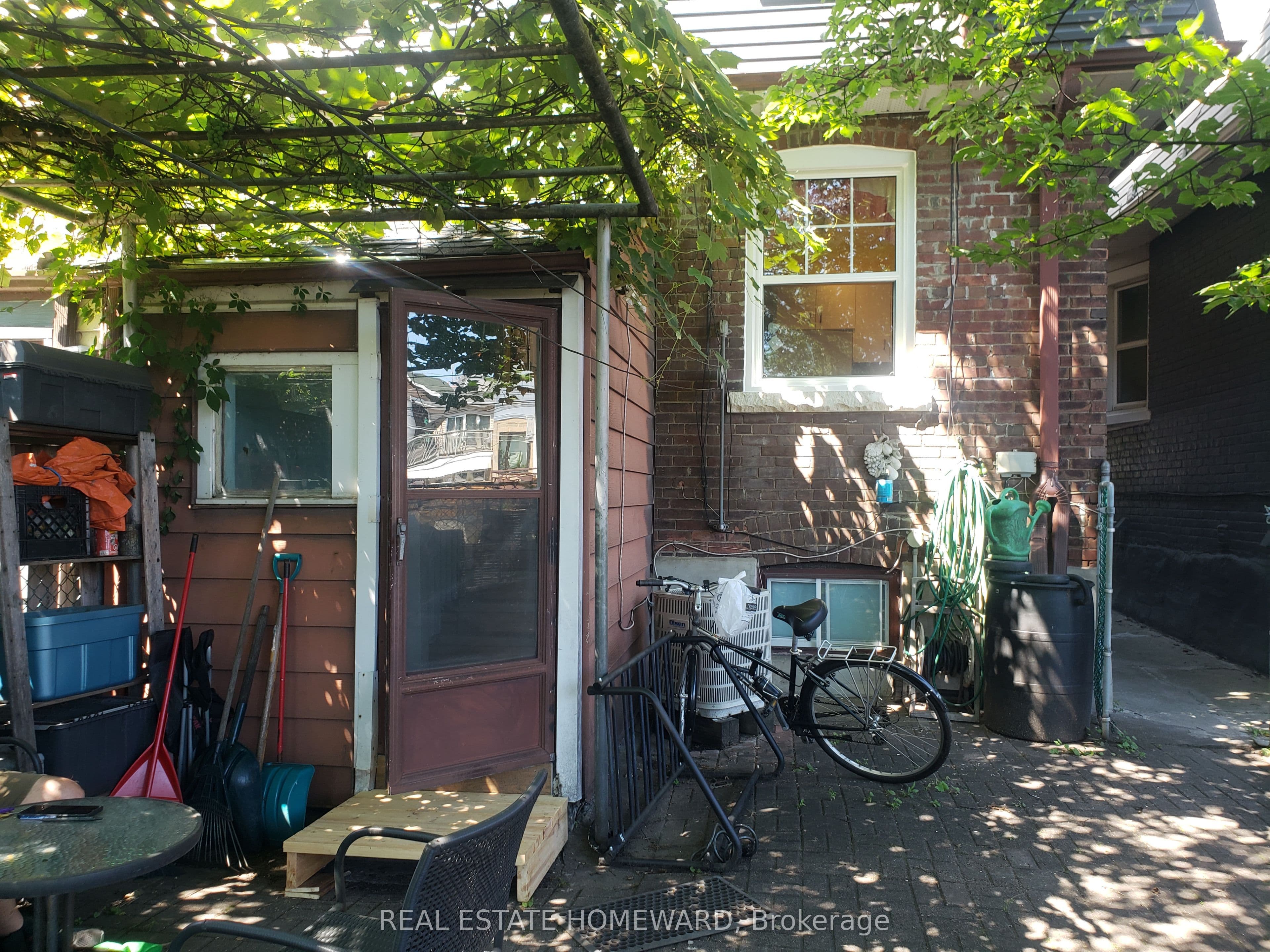 687 Dupont Street A (1st Flr), Toronto, ON M6G 1Z5