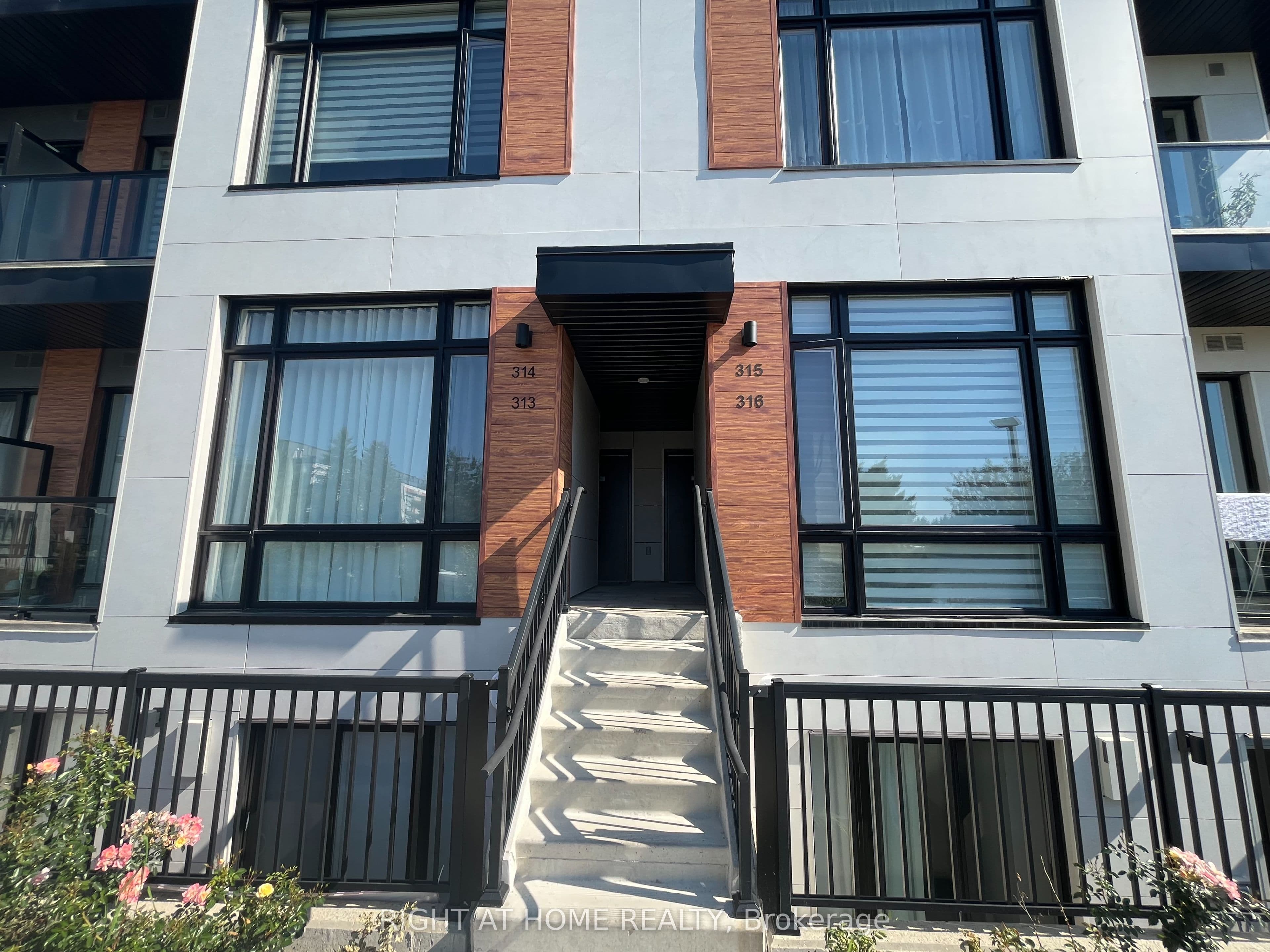 6 Steckley House Lane 313, Richmond Hill, ON L4S 0N1