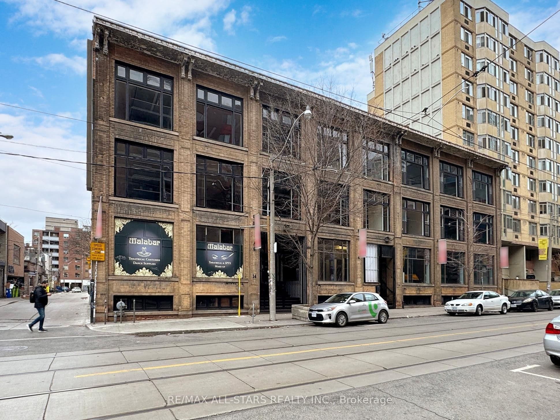 10 - 14 McCaul Street 104, Toronto, ON M5T 1V6
