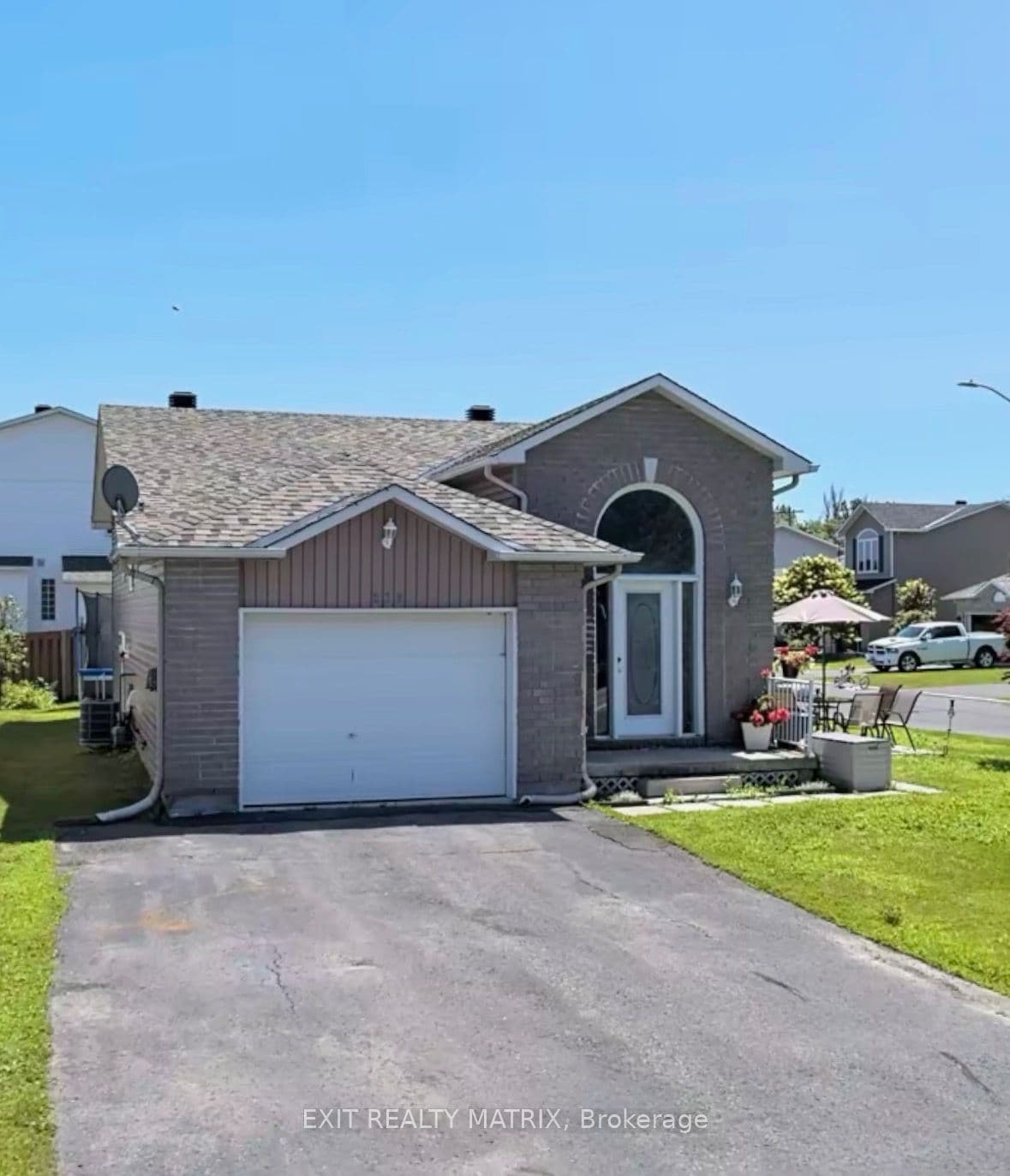 239 Stiver Street B, Russell, ON K4R 1G9