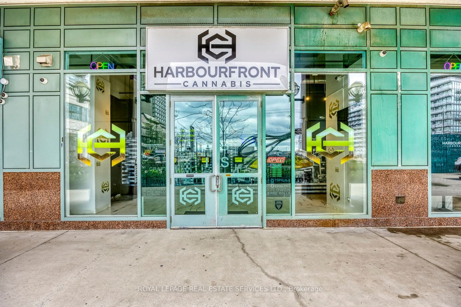 10 Yonge Street, Toronto, ON M5E 0E9