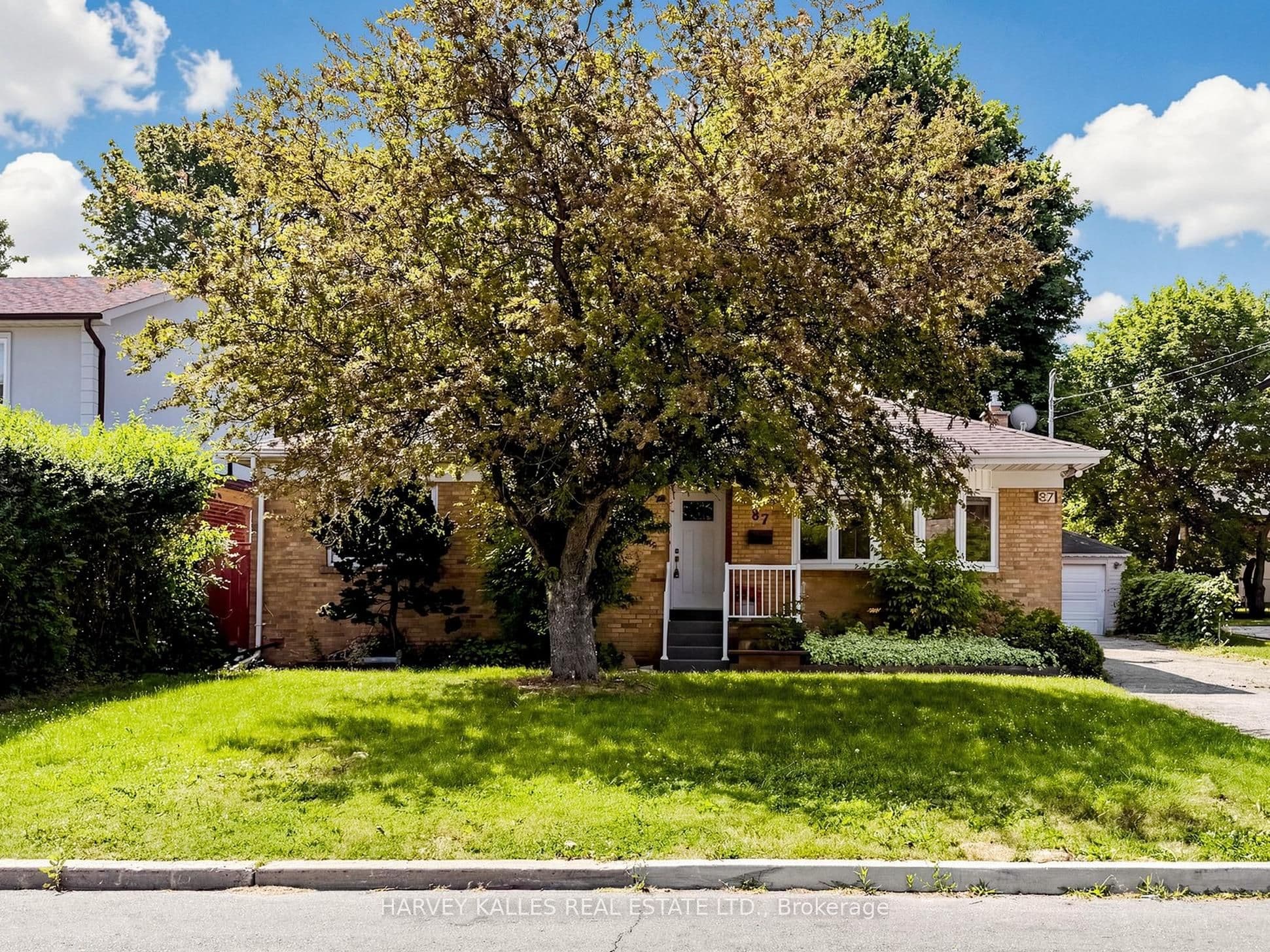 87 Combe Avenue, Toronto, ON M3H 4J6