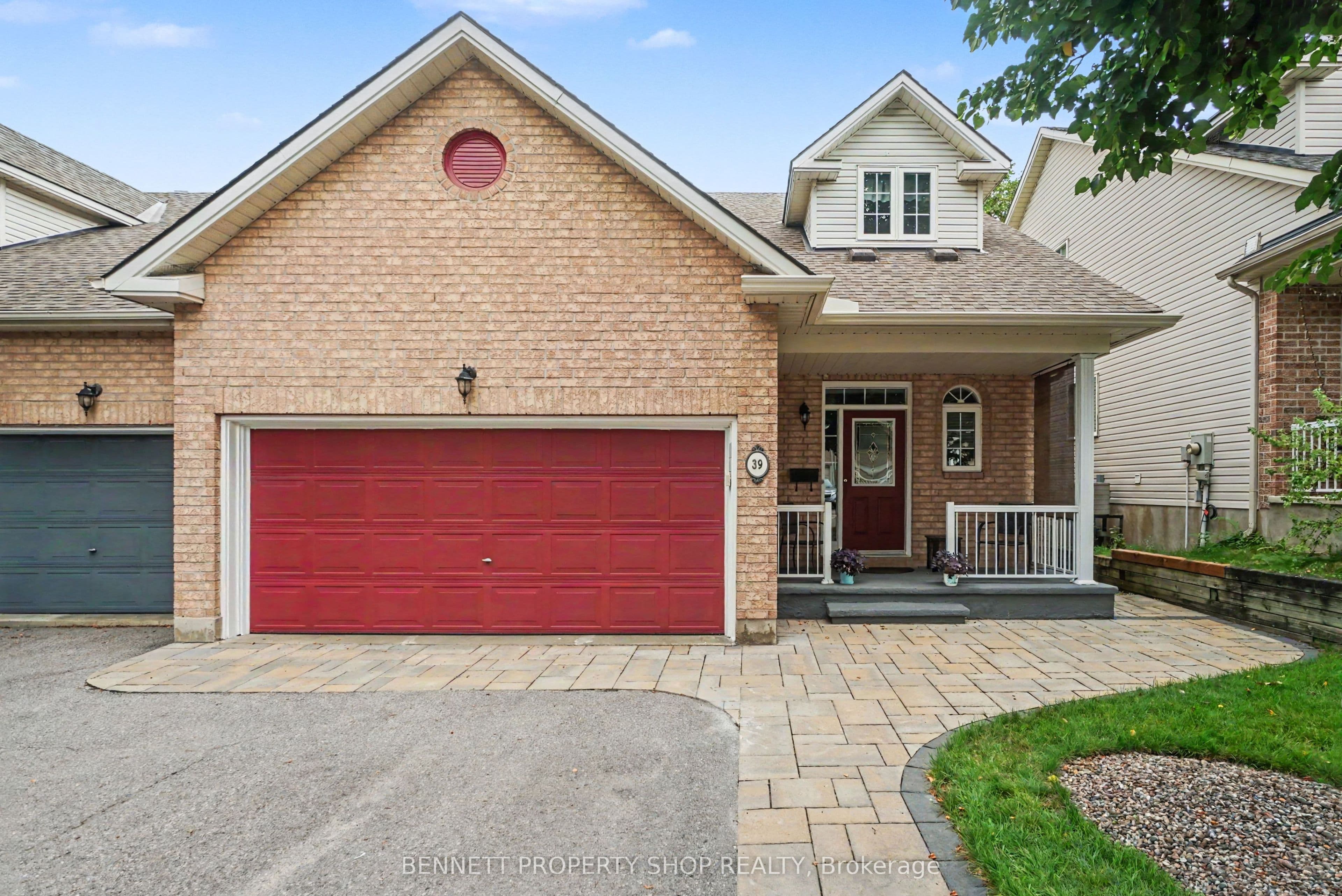 39 Foulis Crescent, Kanata, ON K2L 4H2