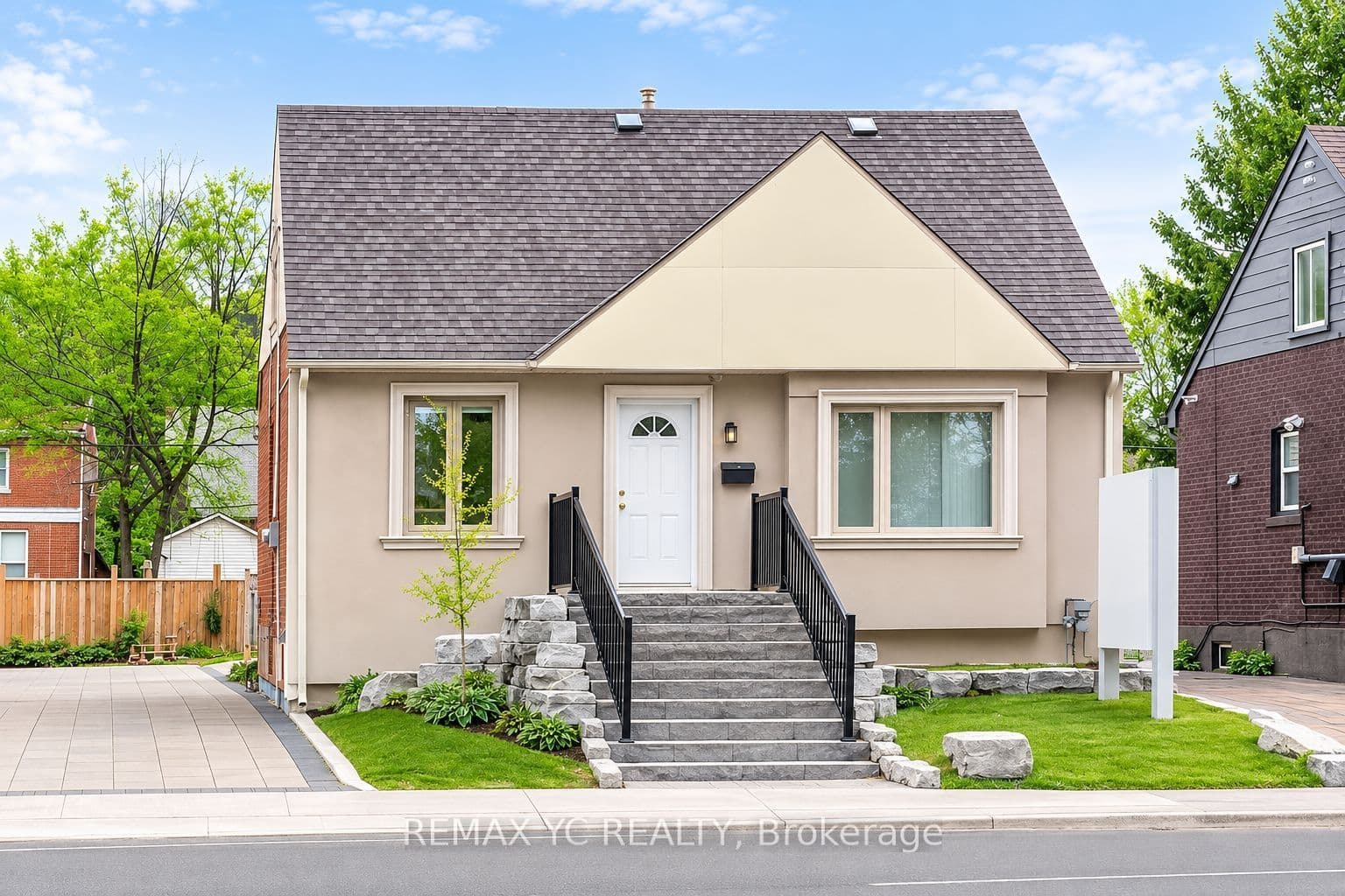 99 Sheppard Avenue E Main & 2nd, Toronto, ON M2N 3A3