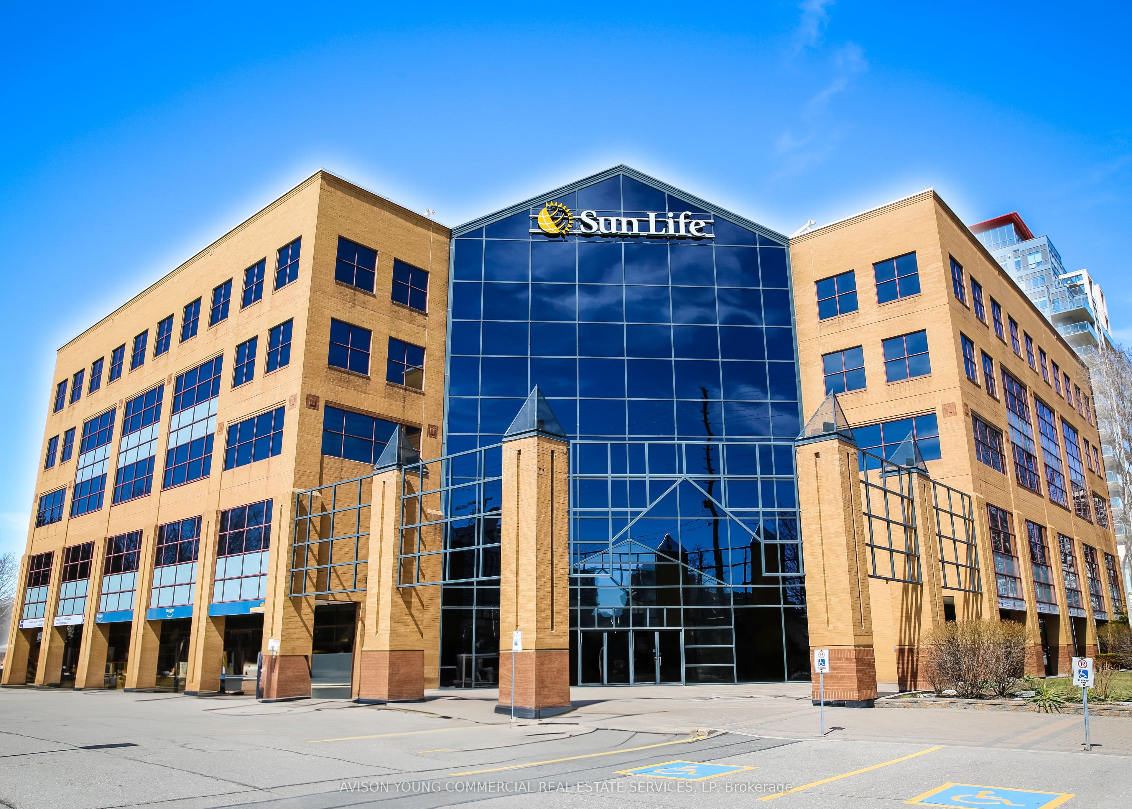 9050 Yonge Street 216, Richmond Hill, ON L4C 9S6