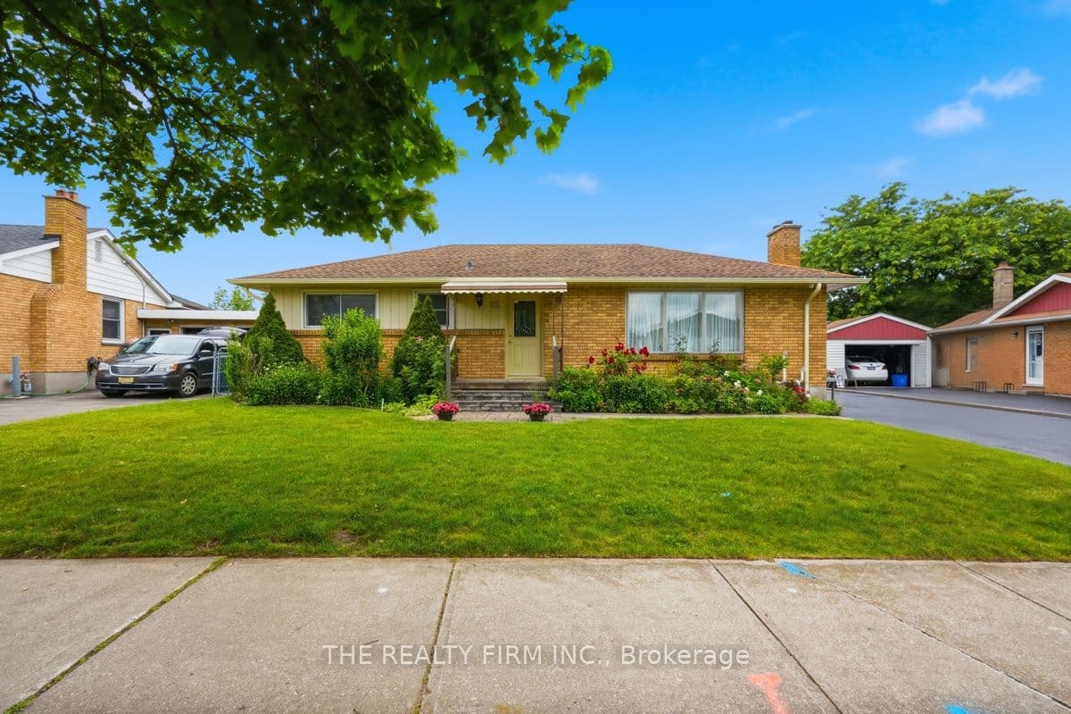 23 Frontenac Road, London South, ON N5Z 3X8