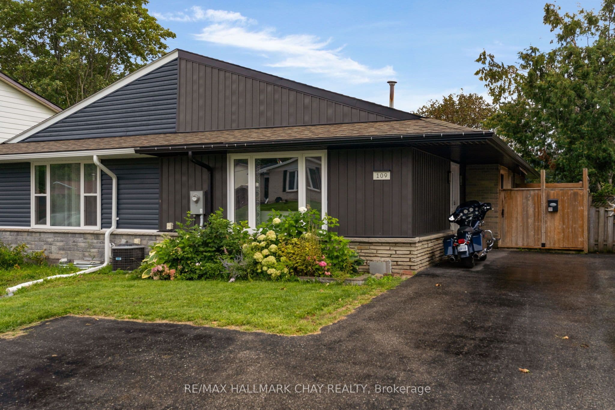 109 Daphne Crescent, Barrie, ON L4M 2Y7