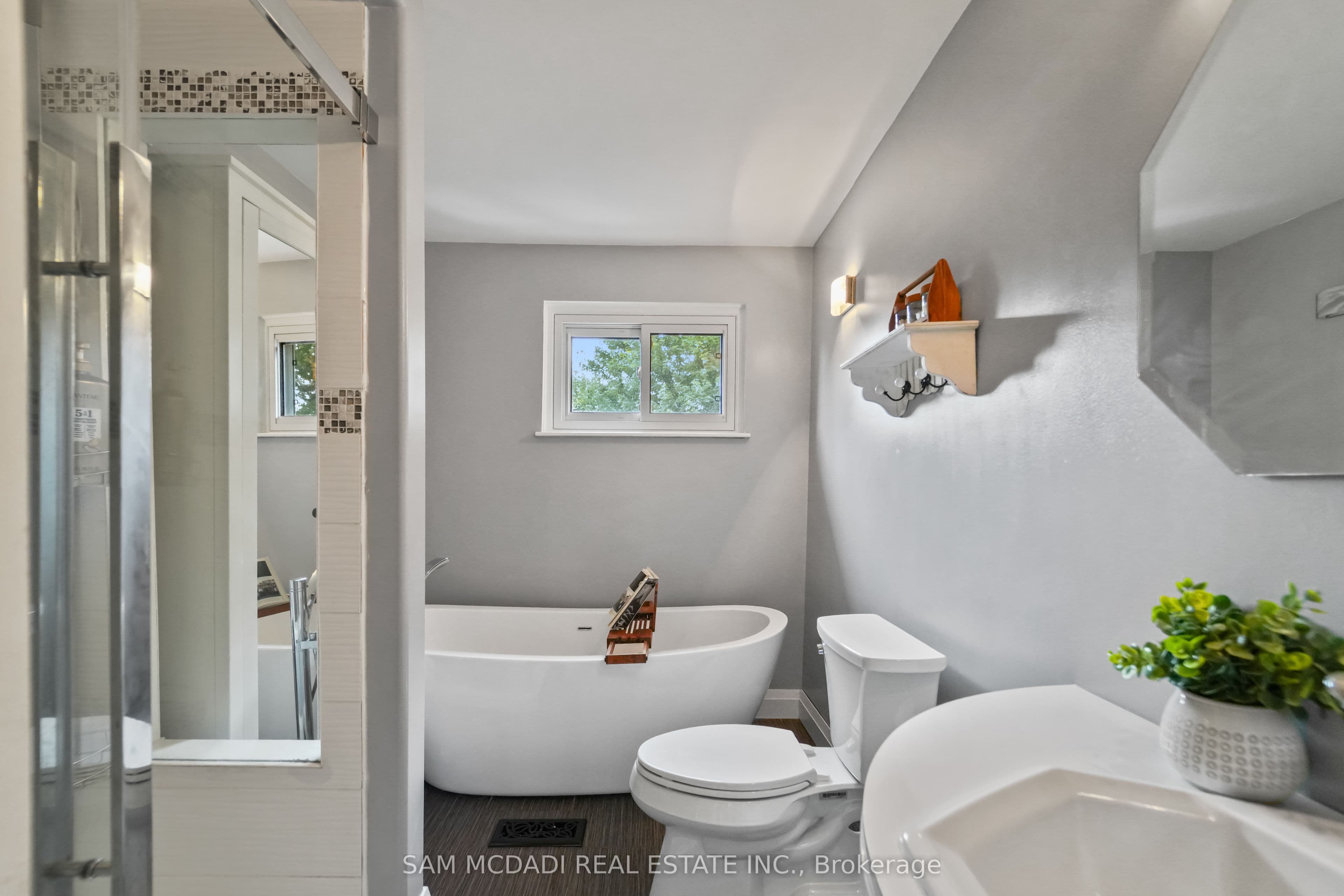 1440 Leda Avenue, Mississauga, ON L5G 4B7