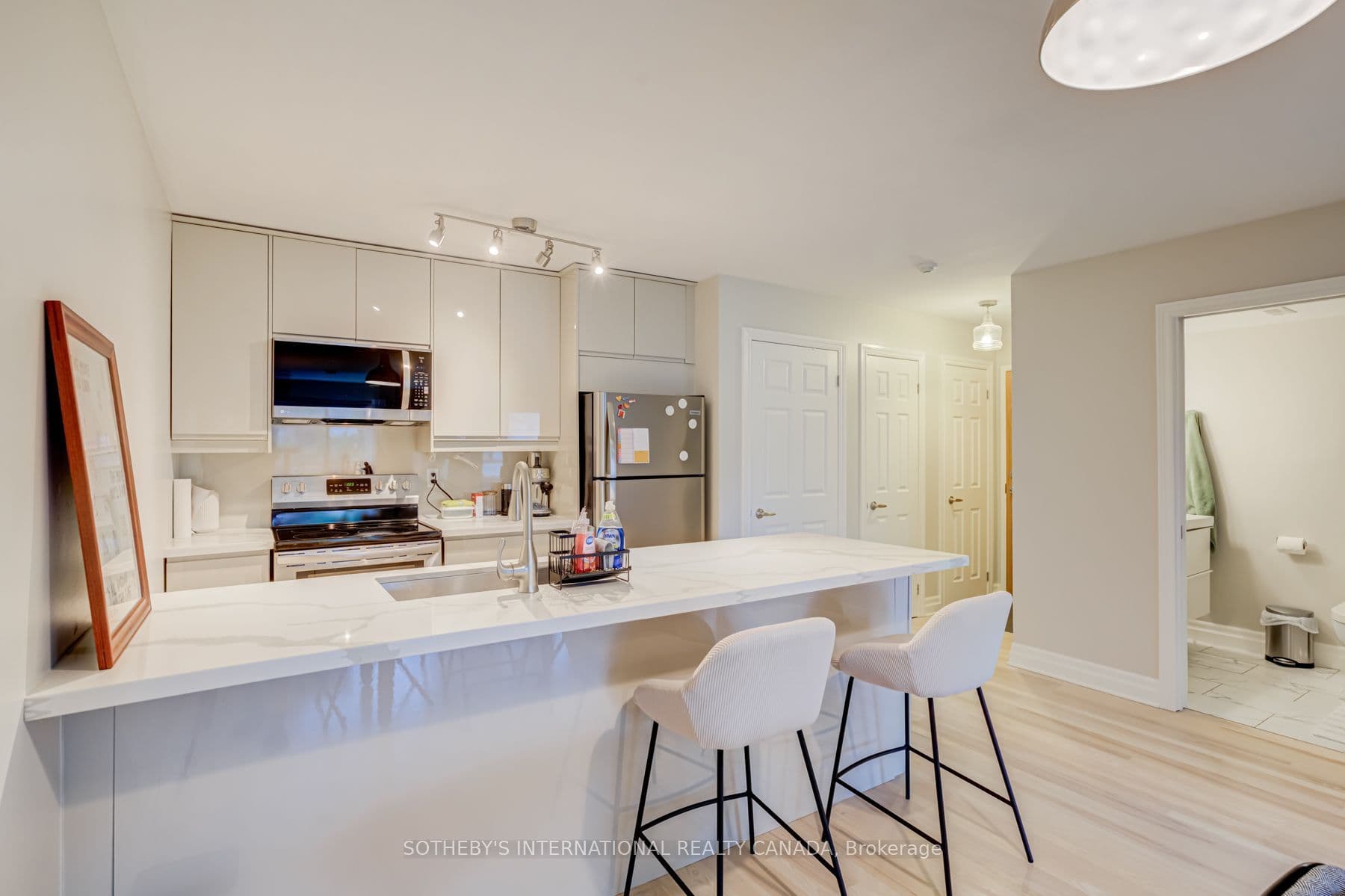 3069 Lakeshore Boulevard 301, Toronto, ON M8V 1K6
