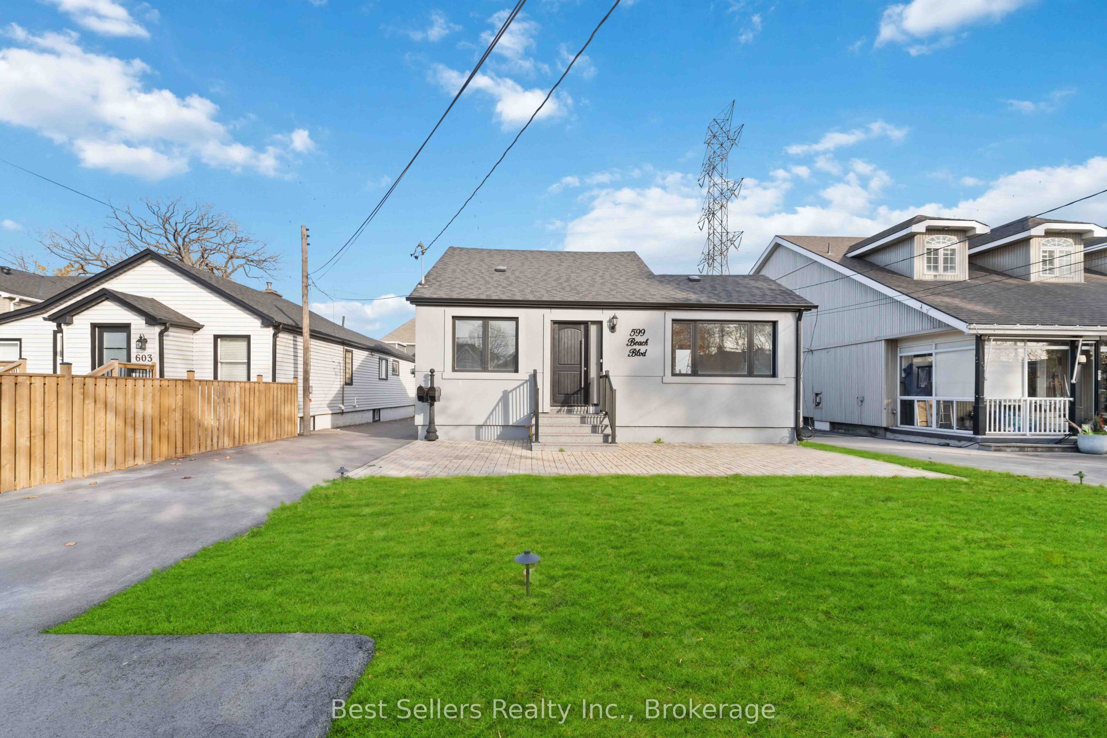 599 Beach Boulevard, Hamilton, ON L8H 6X8