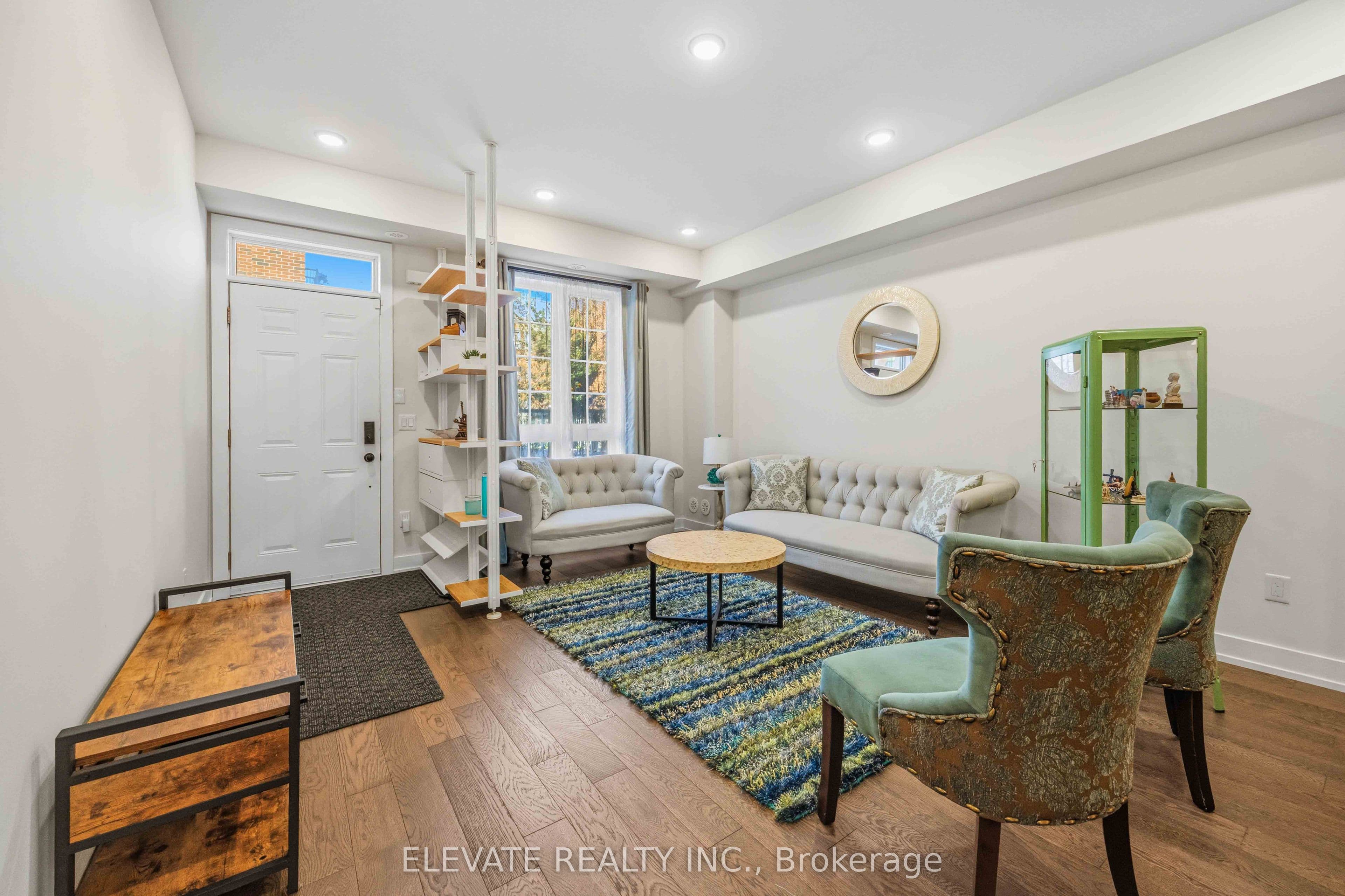 3 Elsie Lane 35, Toronto, ON M6P 0B8