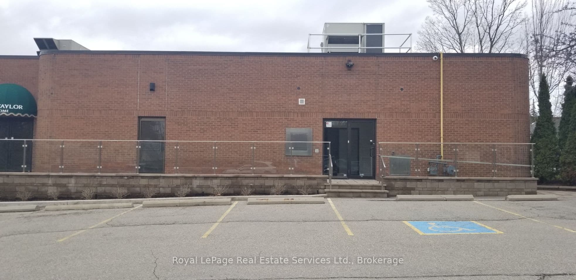 60 Lakeshore Road W 1, Oakville, ON L6K 1E1