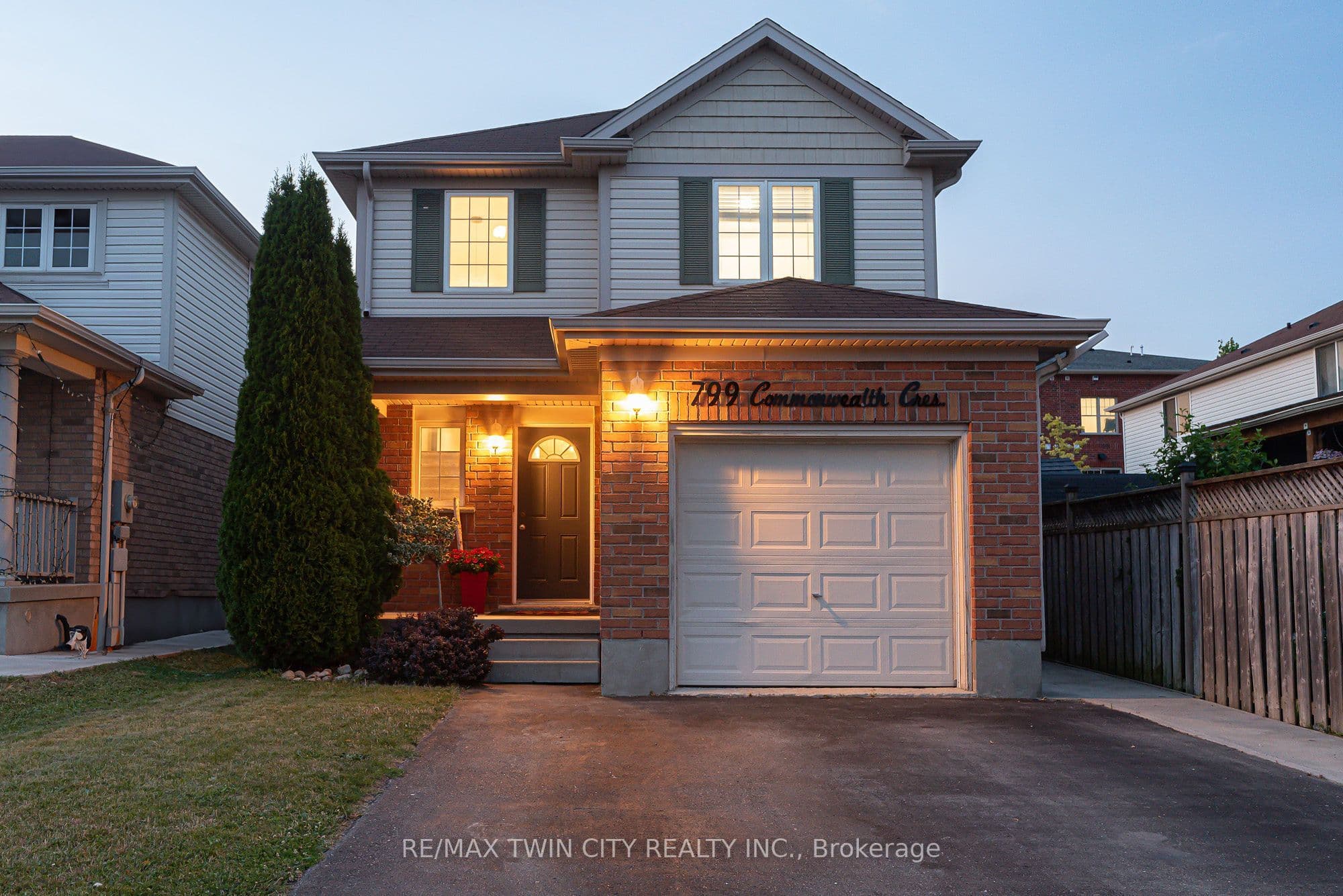 799 Commonwealth Crescent, Kitchener, ON N2E 4K8