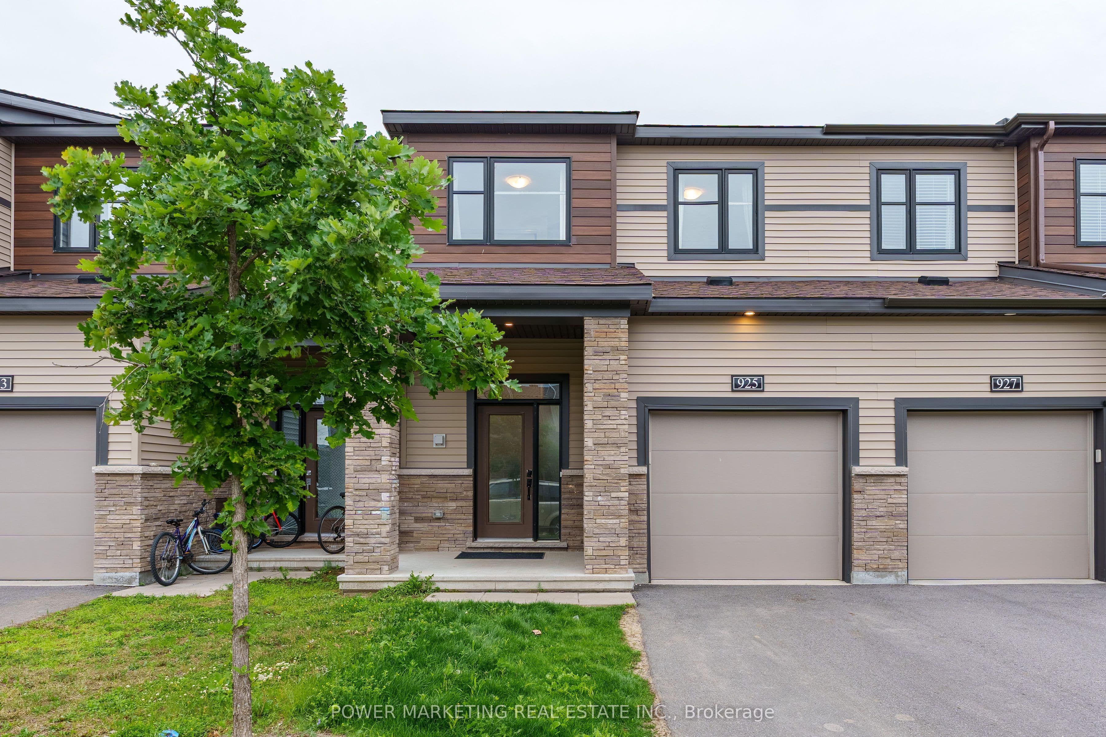925 Athenry Court, Barrhaven, ON K2J 7C9