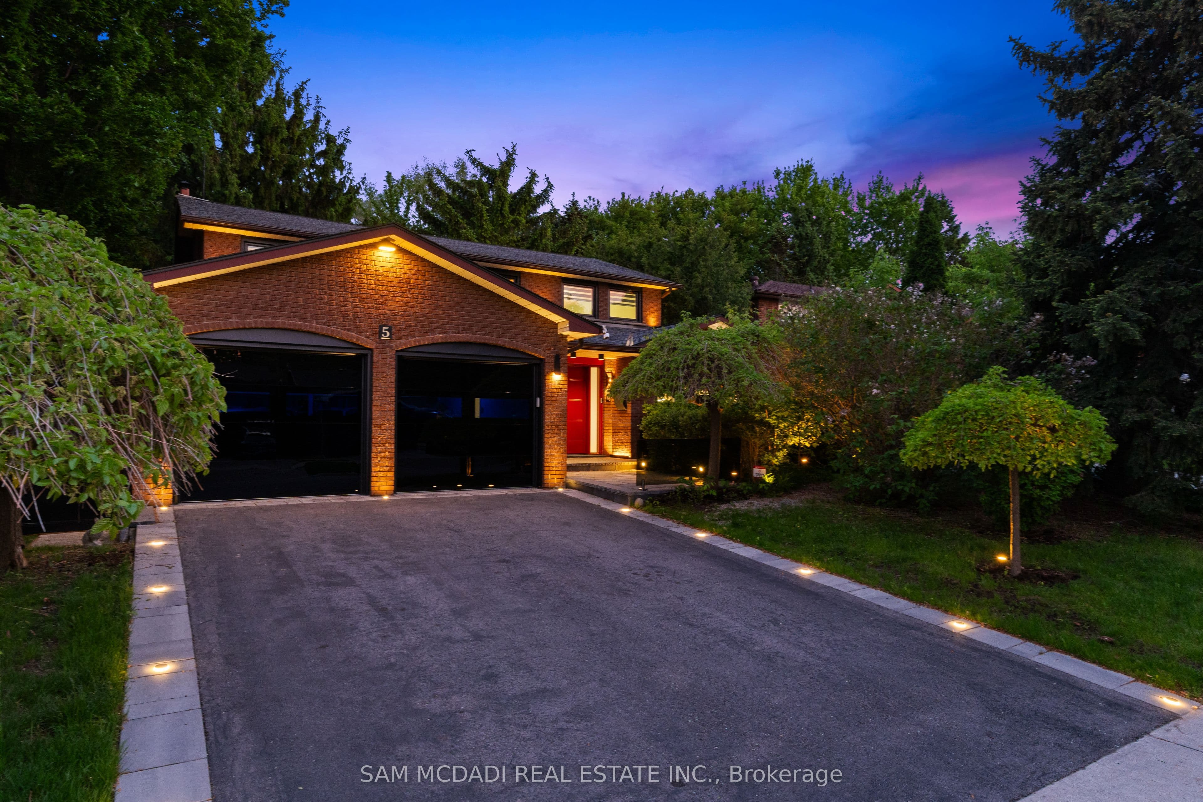 5 Canterbury Crescent, Toronto, ON M9A 5A4