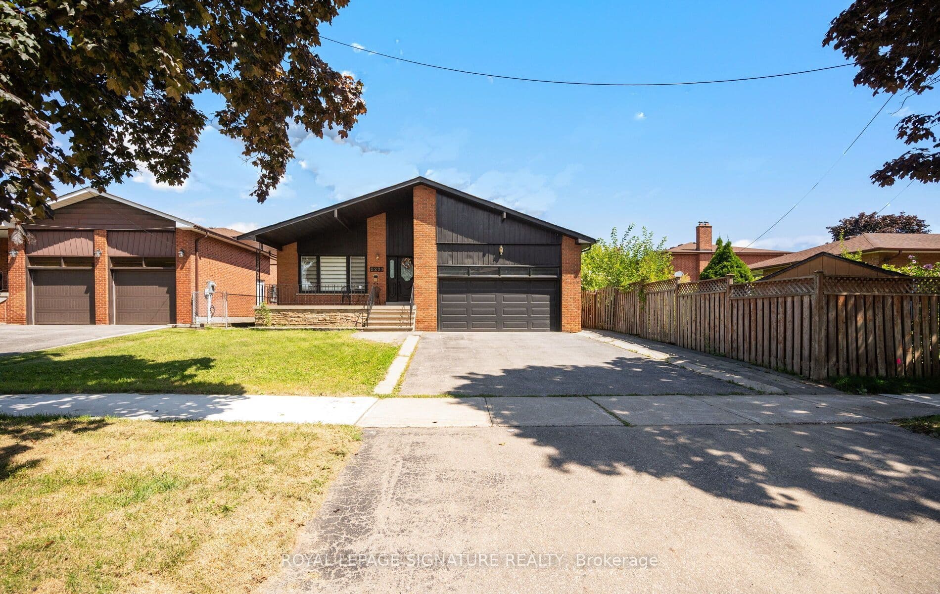 2221 Florian Road, Mississauga, ON L5A 3Y9