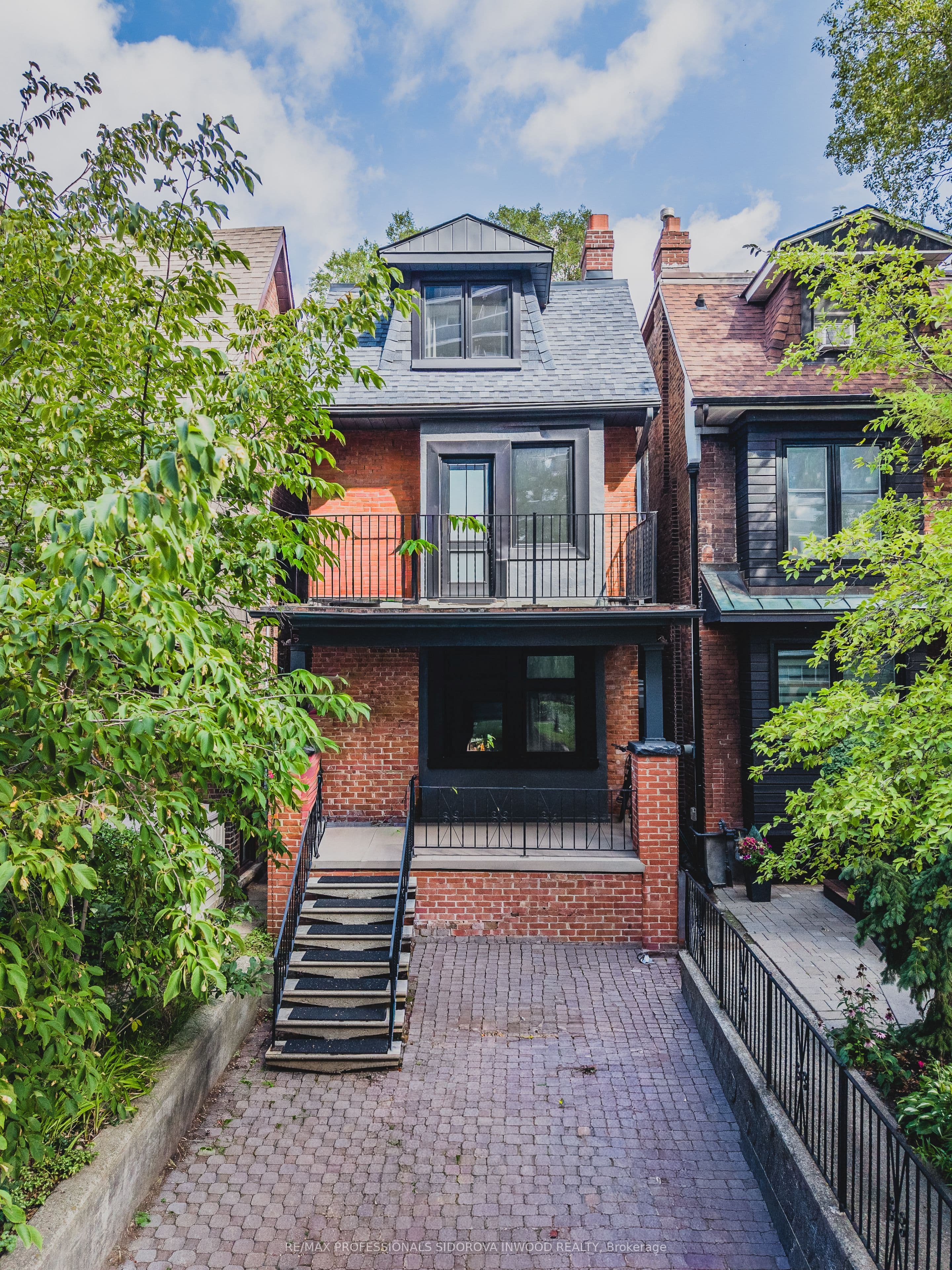 266 Glenlake Avenue, Toronto, ON M6P 1G1