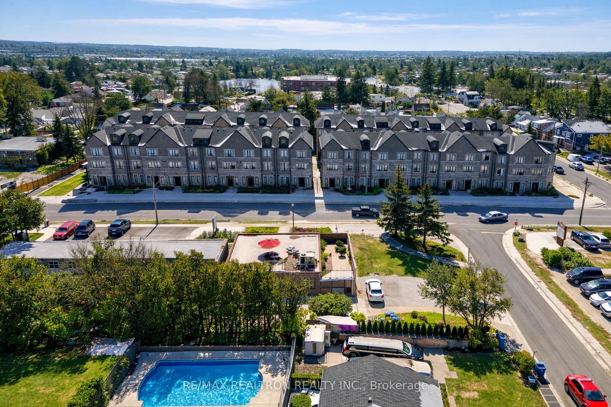 260 Eagle Street 1-11,13-17,19-20,22, Newmarket, ON L3Y 1K1