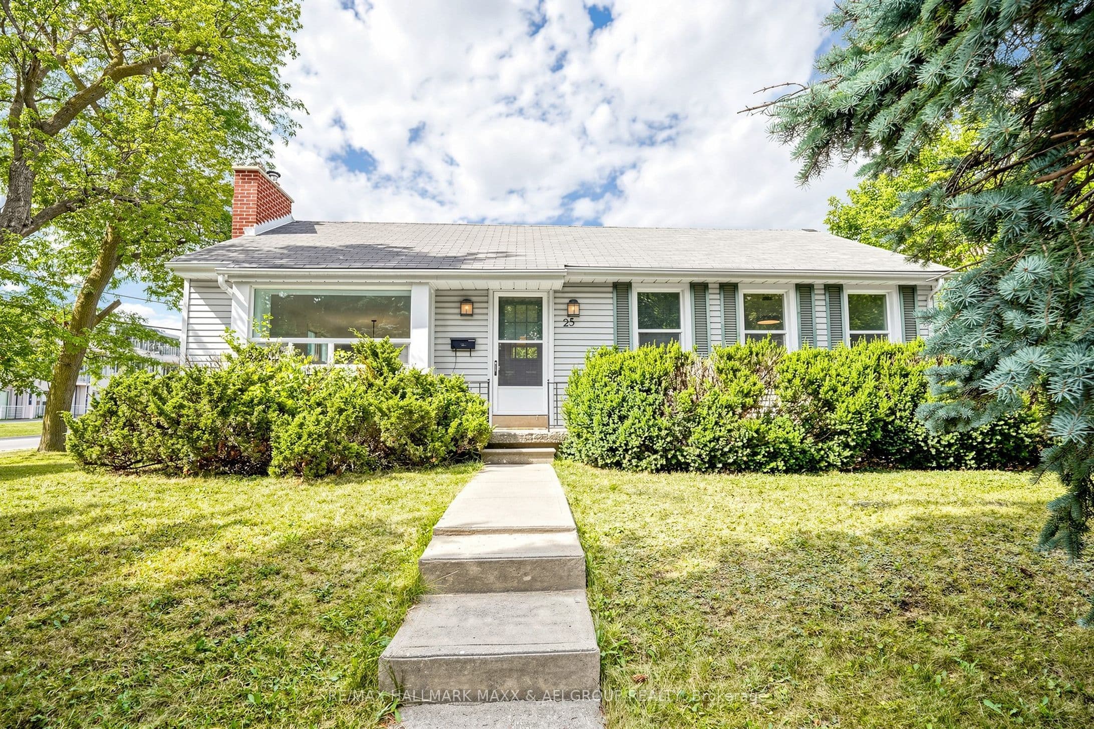 25 Harding Boulevard, Richmond Hill, ON L4C 1S7