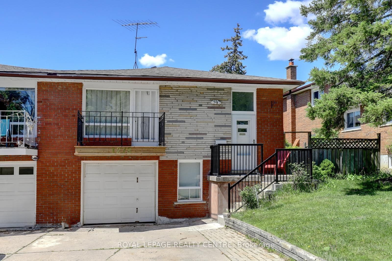 1278 Shamir Crescent, Mississauga, ON L5C 1L1