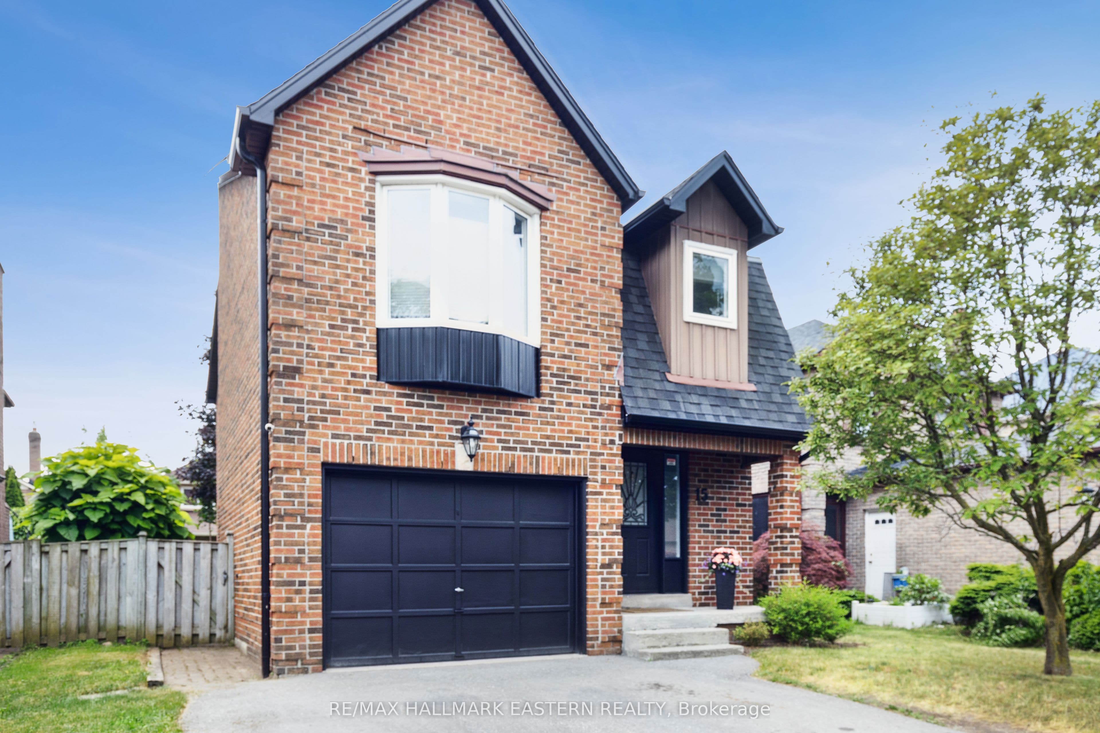15 Ravenscroft Road, Ajax, ON L1T 1V7