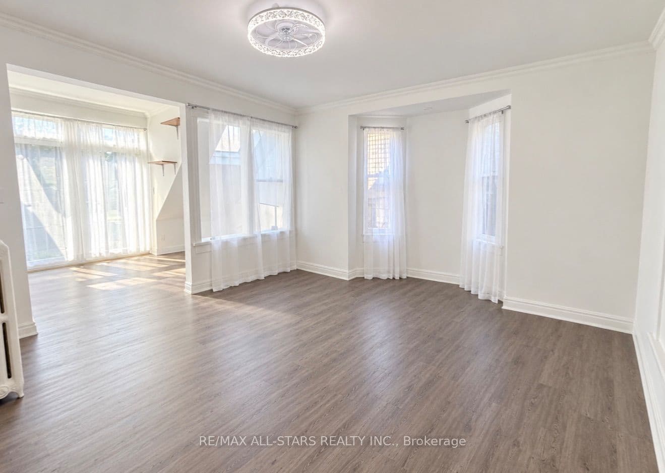 1918A Queen Street E 200, Toronto, ON M4L 1H5