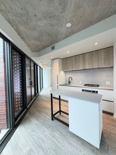 2625 Dundas Street W 514, Toronto, ON M6P 0C5